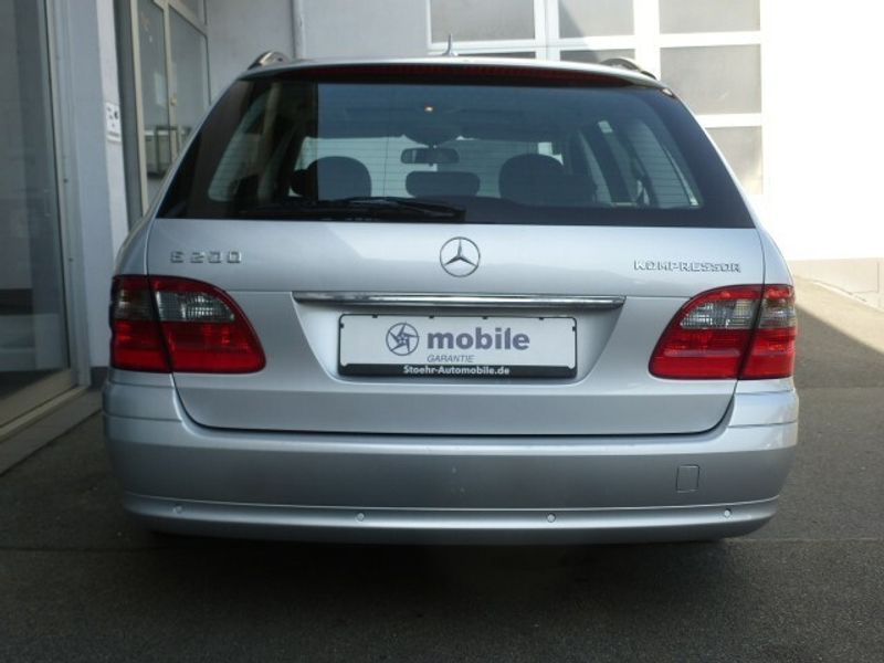 Mercedes-Benz E 200 T Kompr FL Autom Navi PDC AHK SHZ GSHD TOP — photo 6