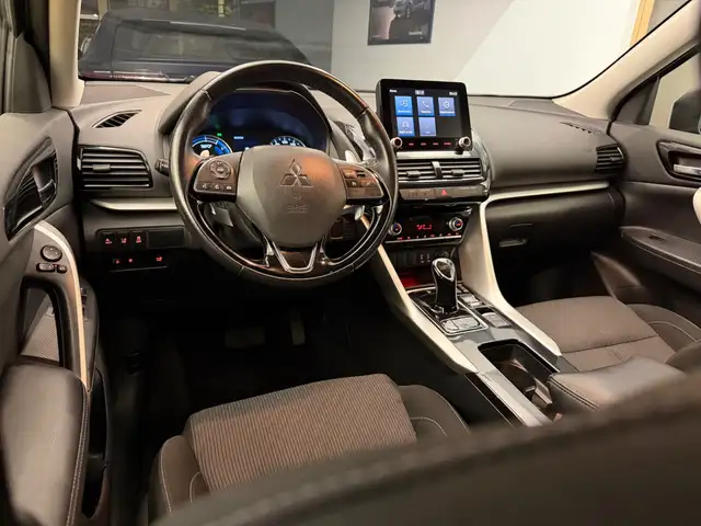Mitsubishi Eclipse Cross view 10