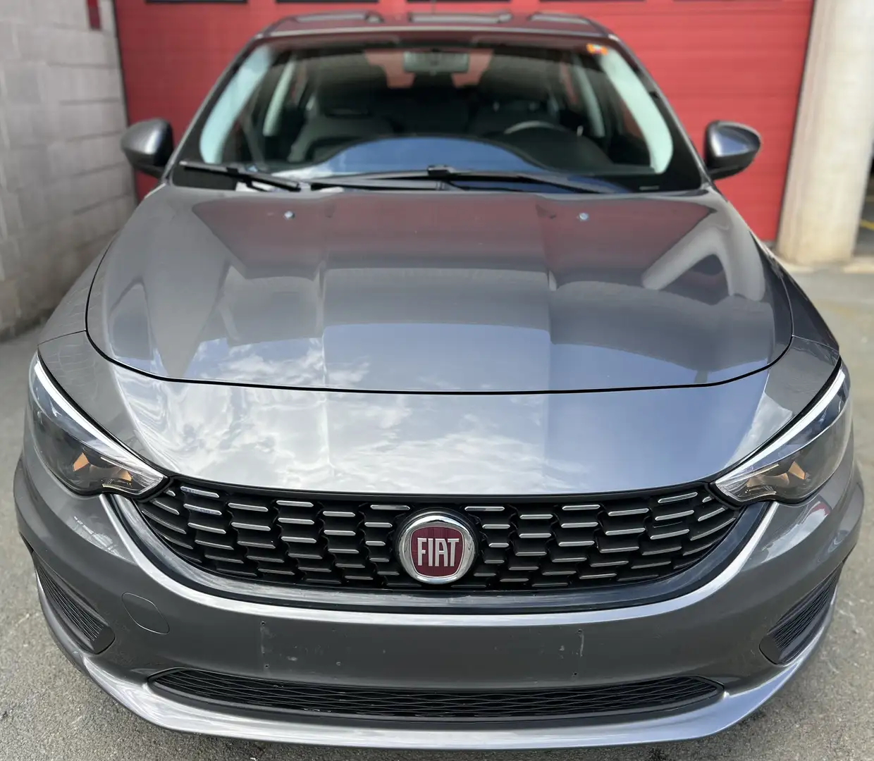 Fiat Tipo 1.4i Lounge + NAVI + CLIM + CAR-PASS Grijs - 2