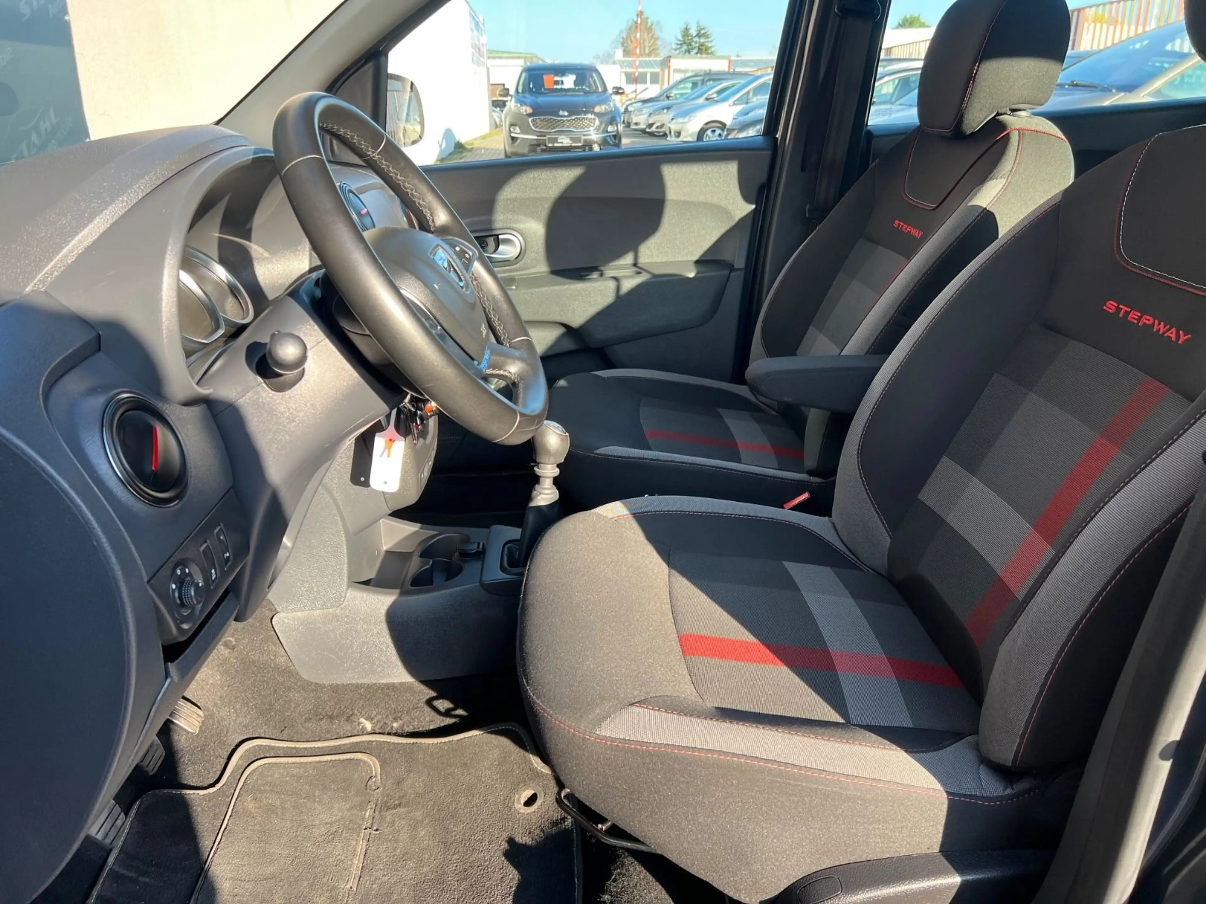 Dacia Lodgy Stepway Plus*Techroad*1.Hand*7-Sitzer*Top! — photo 10