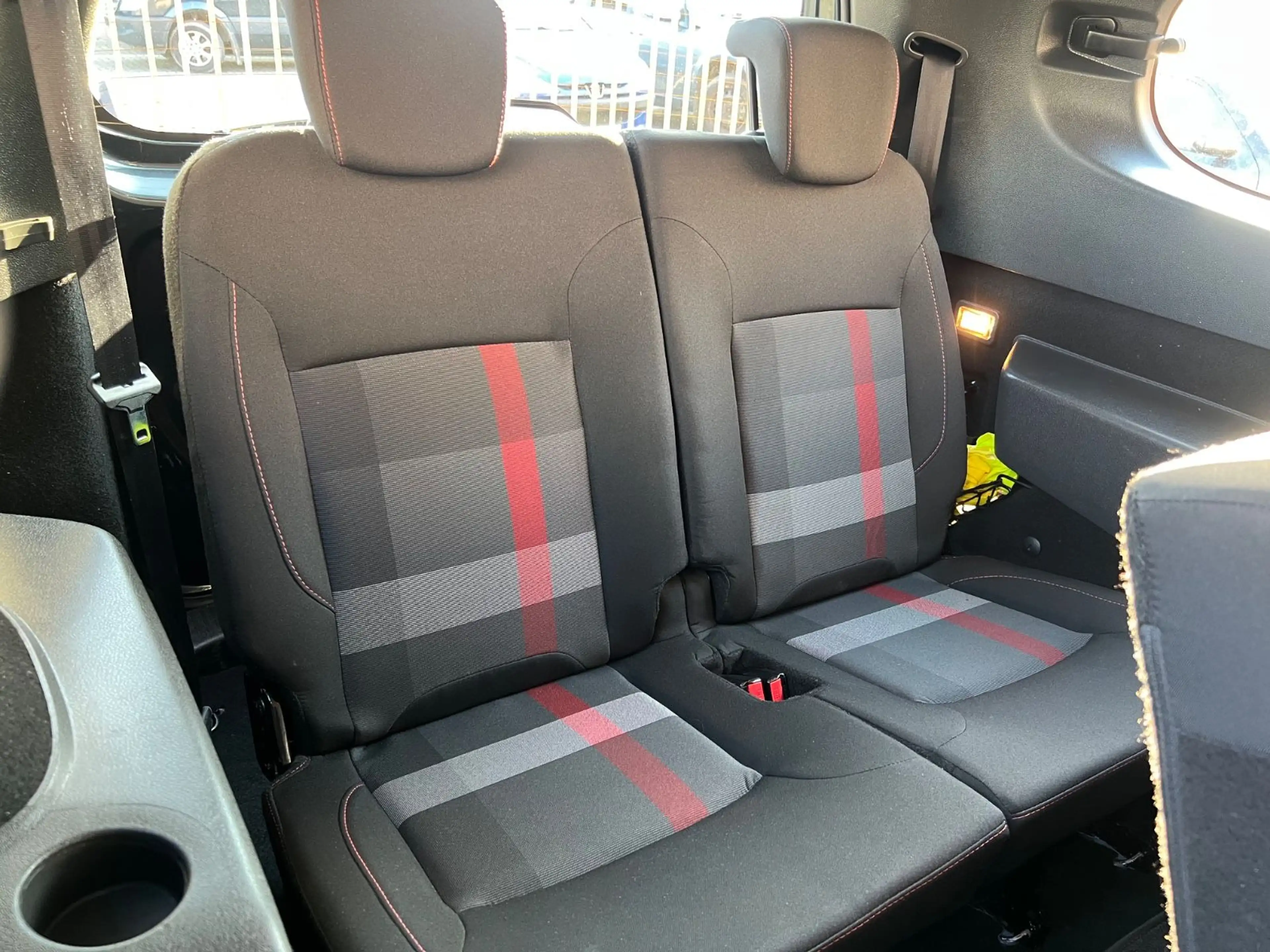 Dacia Lodgy Stepway Plus*Techroad*1.Hand*7-Sitzer*Top! — photo 15