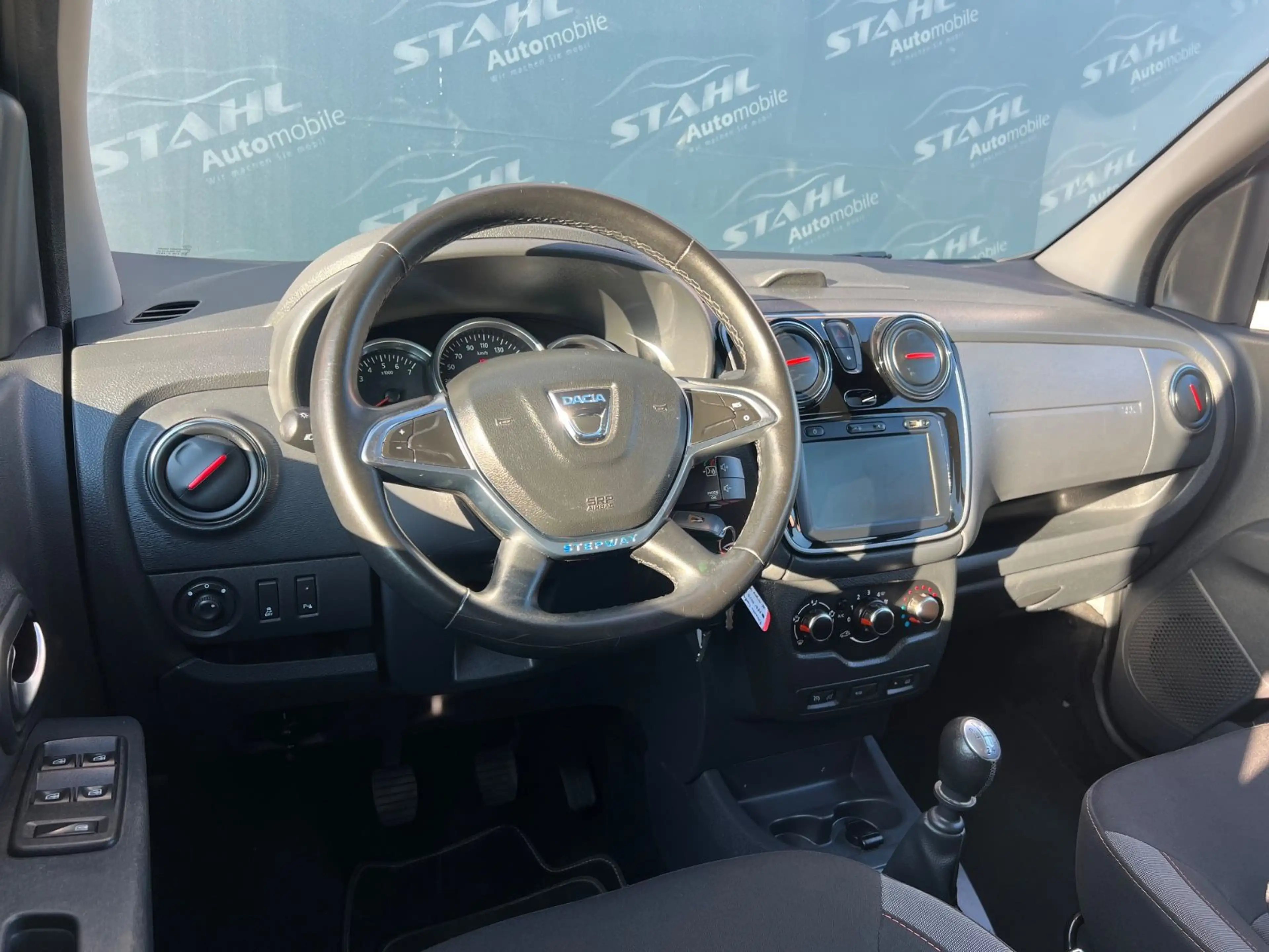 Dacia Lodgy Stepway Plus*Techroad*1.Hand*7-Sitzer*Top! — photo 11