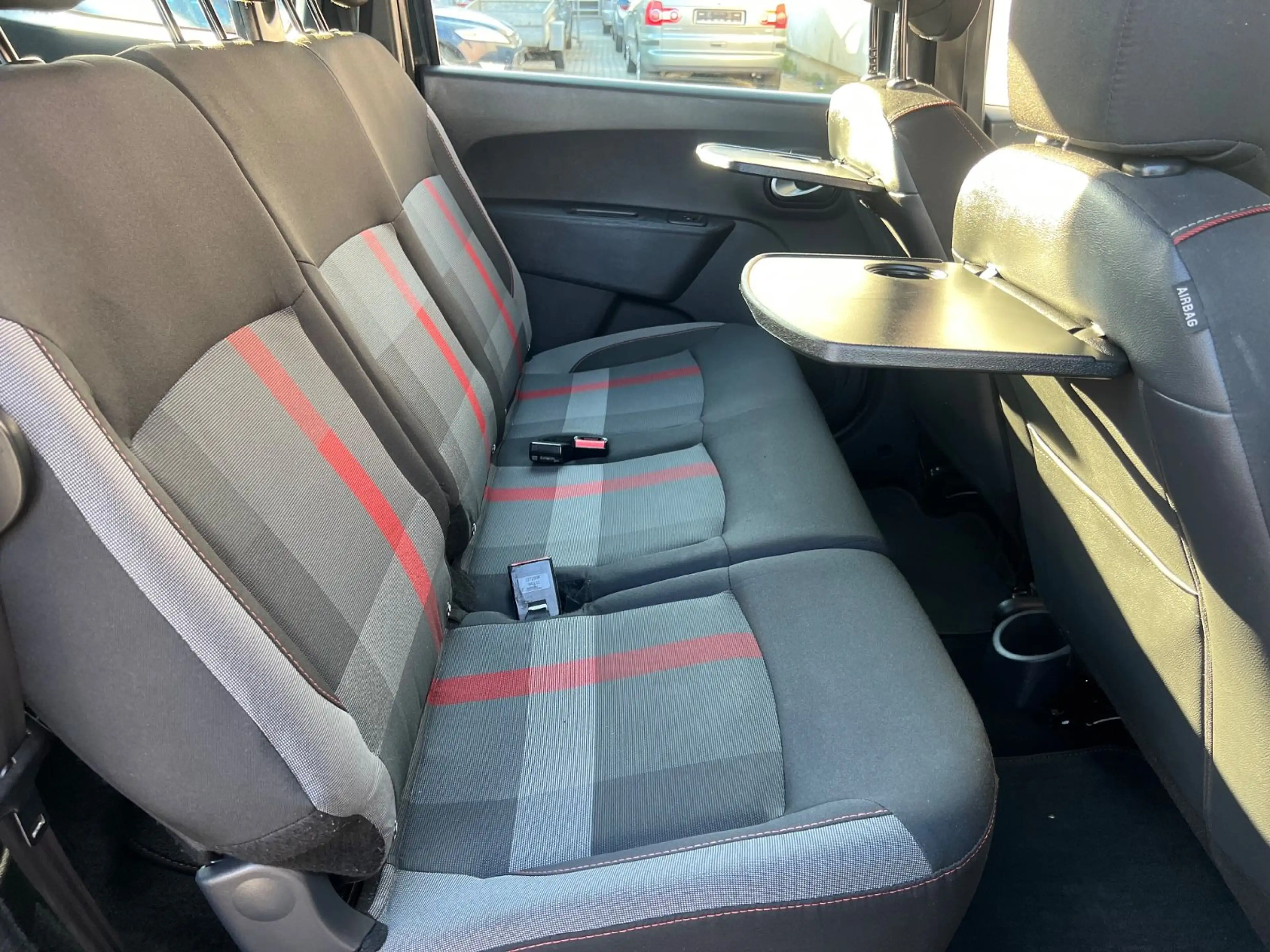 Dacia Lodgy Stepway Plus*Techroad*1.Hand*7-Sitzer*Top! — photo 14
