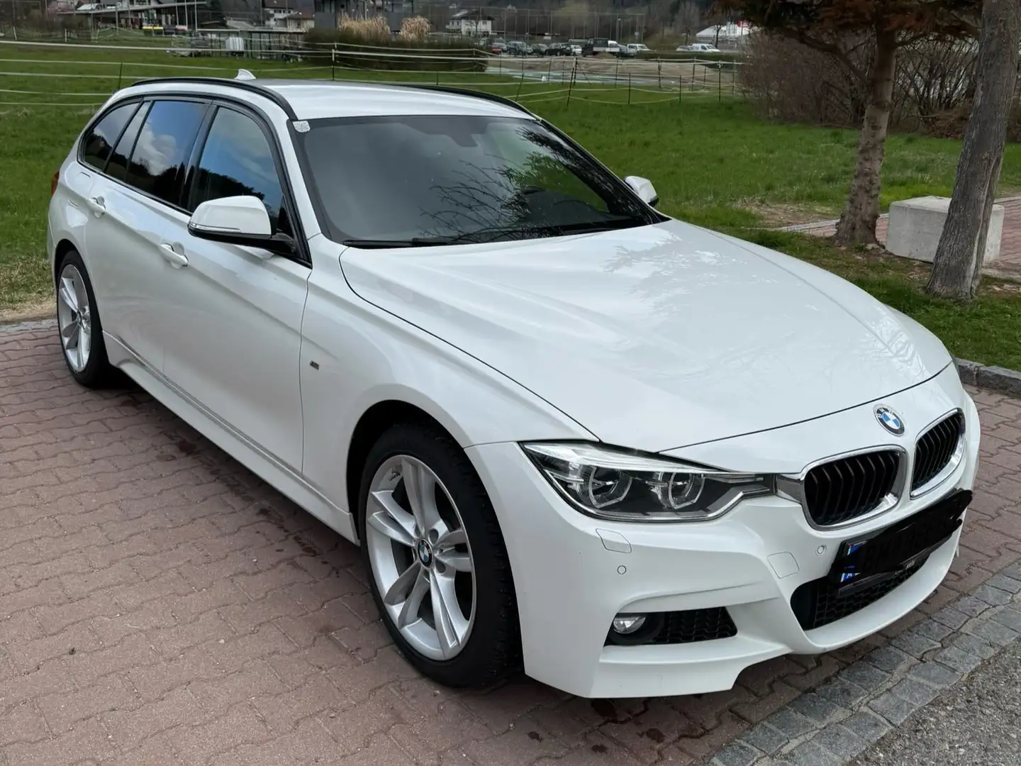 BMW 318 318d xDrive Touring M Sport M Sport Weiß - 1