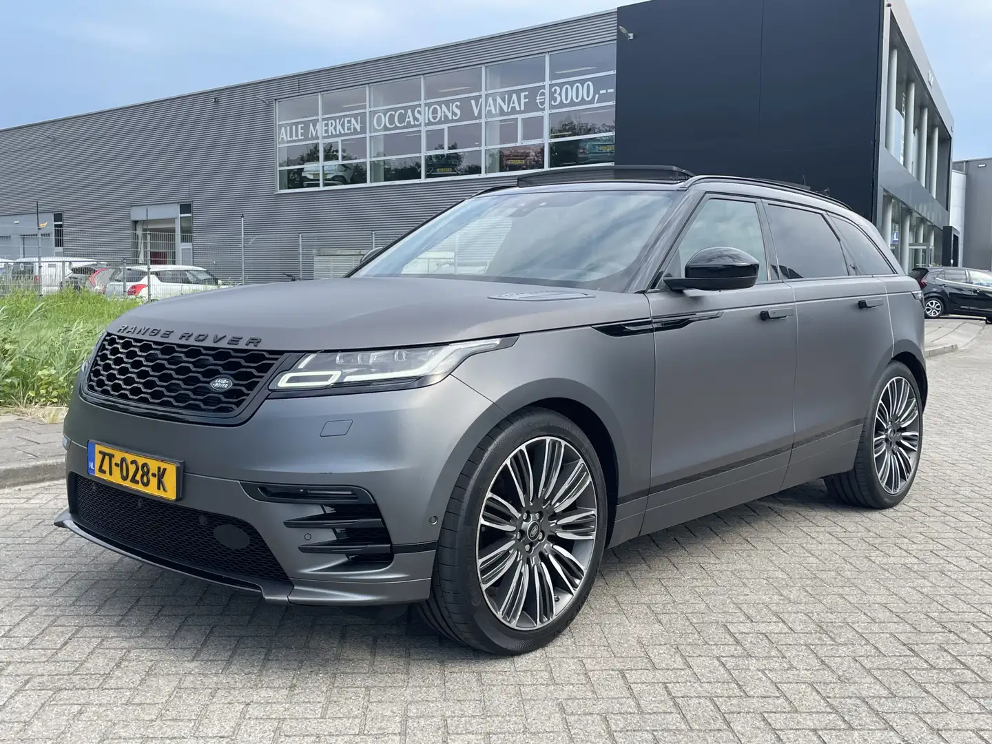 Land Rover Range Rover Velar 3.0 V6 AWD R-Dynamic HSE | Adaptive cruise | Panor Grijs - 2