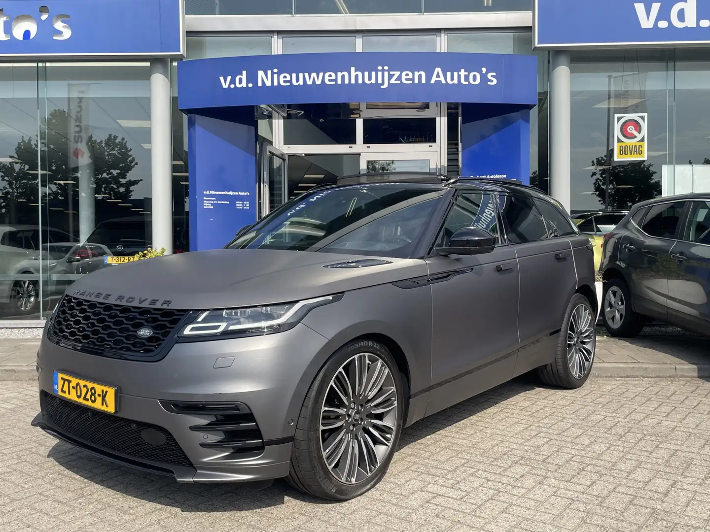 Land Rover Range Rover Velar 3.0 V6 AWD R-Dynamic HSE | Adaptive cruise | Panor Grijs - 1