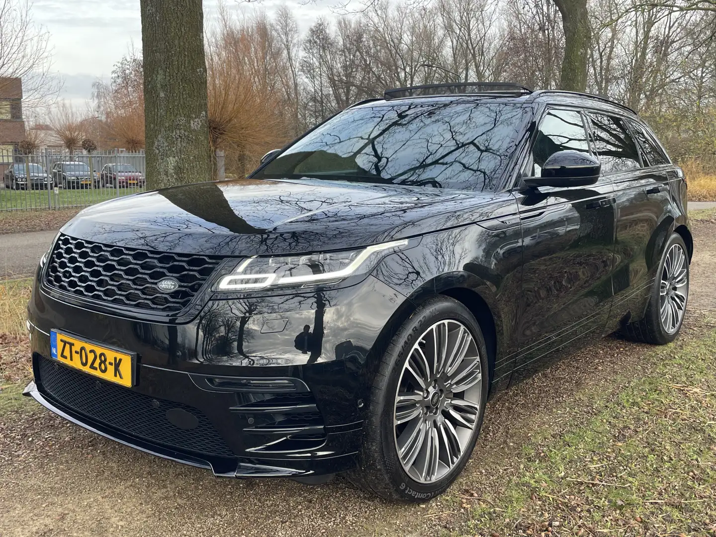 Land Rover Range Rover Velar 3.0 V6 AWD R-Dynamic HSE | Adaptive cruise | Panor Schwarz - 2