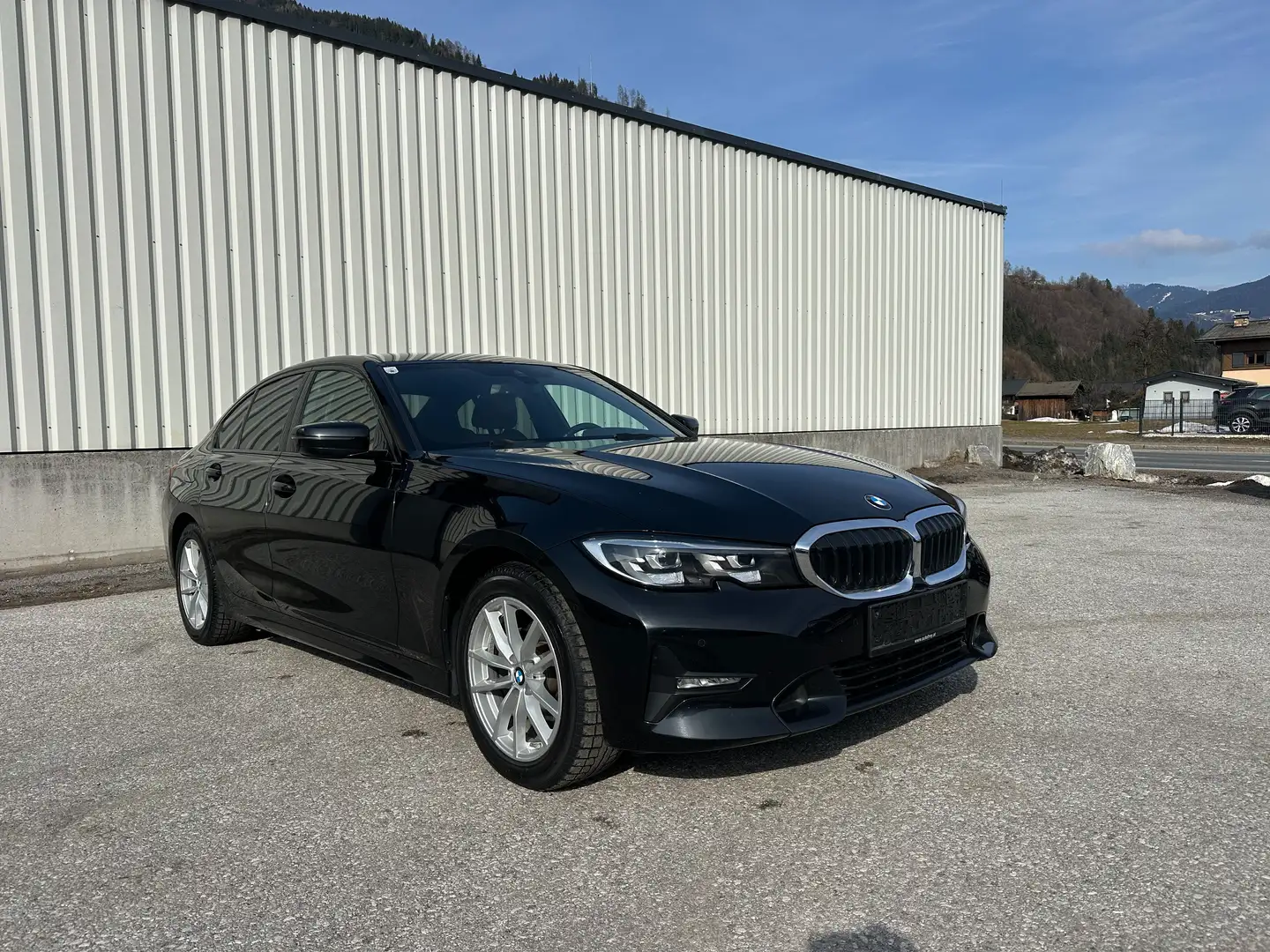 BMW 320 320 d xDrive Sport Line Schwarz - 1