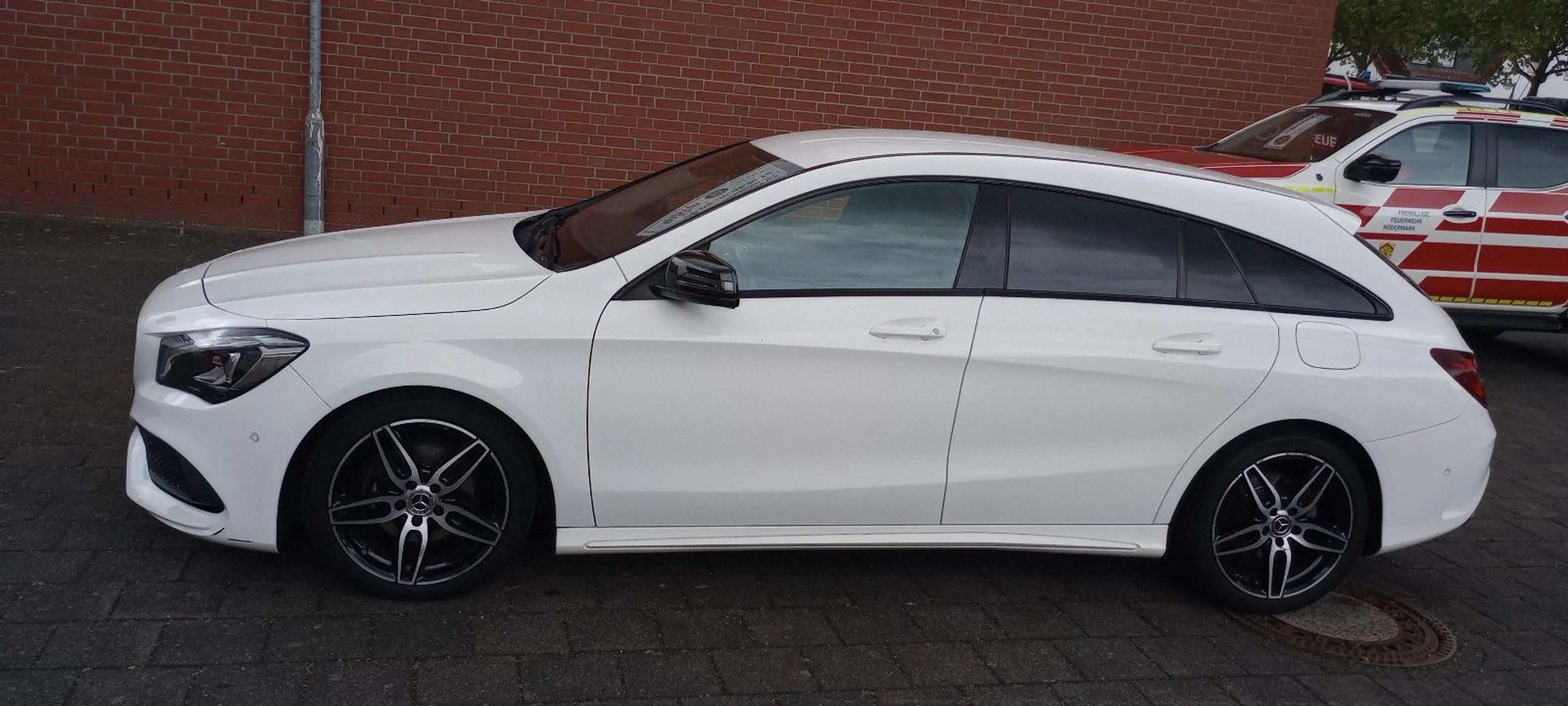 Mercedes-Benz CLA 200 AMG Auto Navi Rückf eHeckk Scheckheft — photo 8