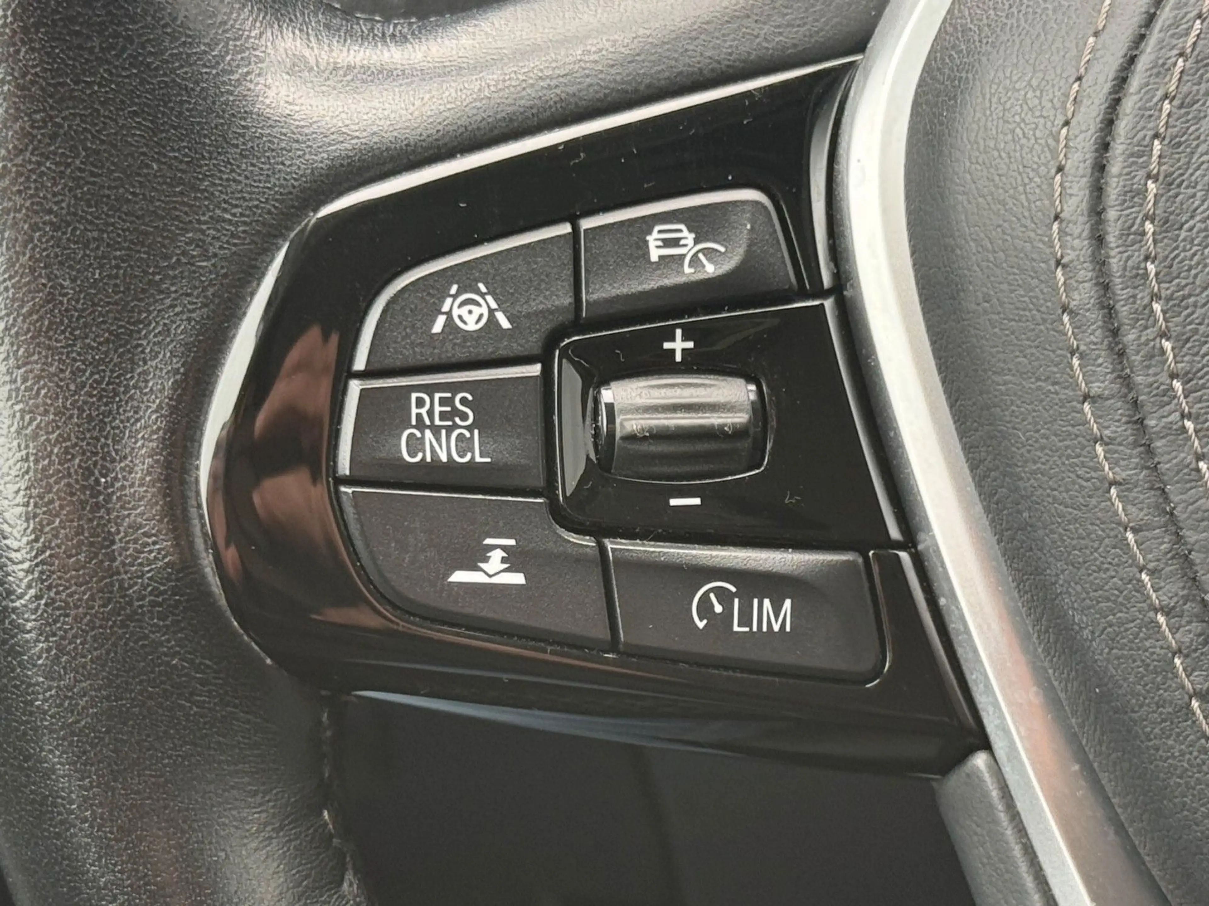 BMW 530 dxDr LEDER-KOMFORT+HUD+ACC+360°+AdLED+AdDRIVE — photo 23