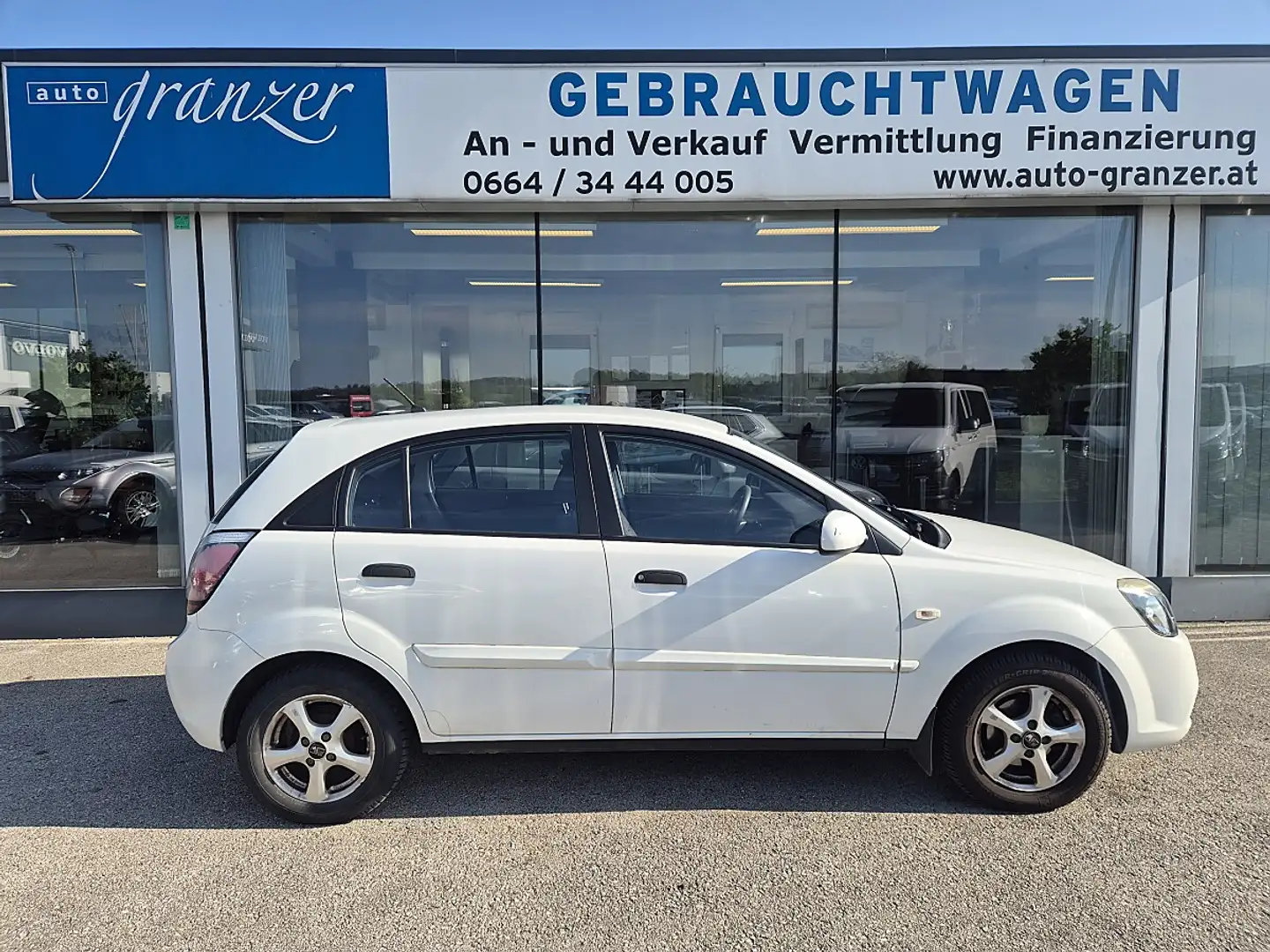 Kia Rio 1,4i Cool Weiß - 1