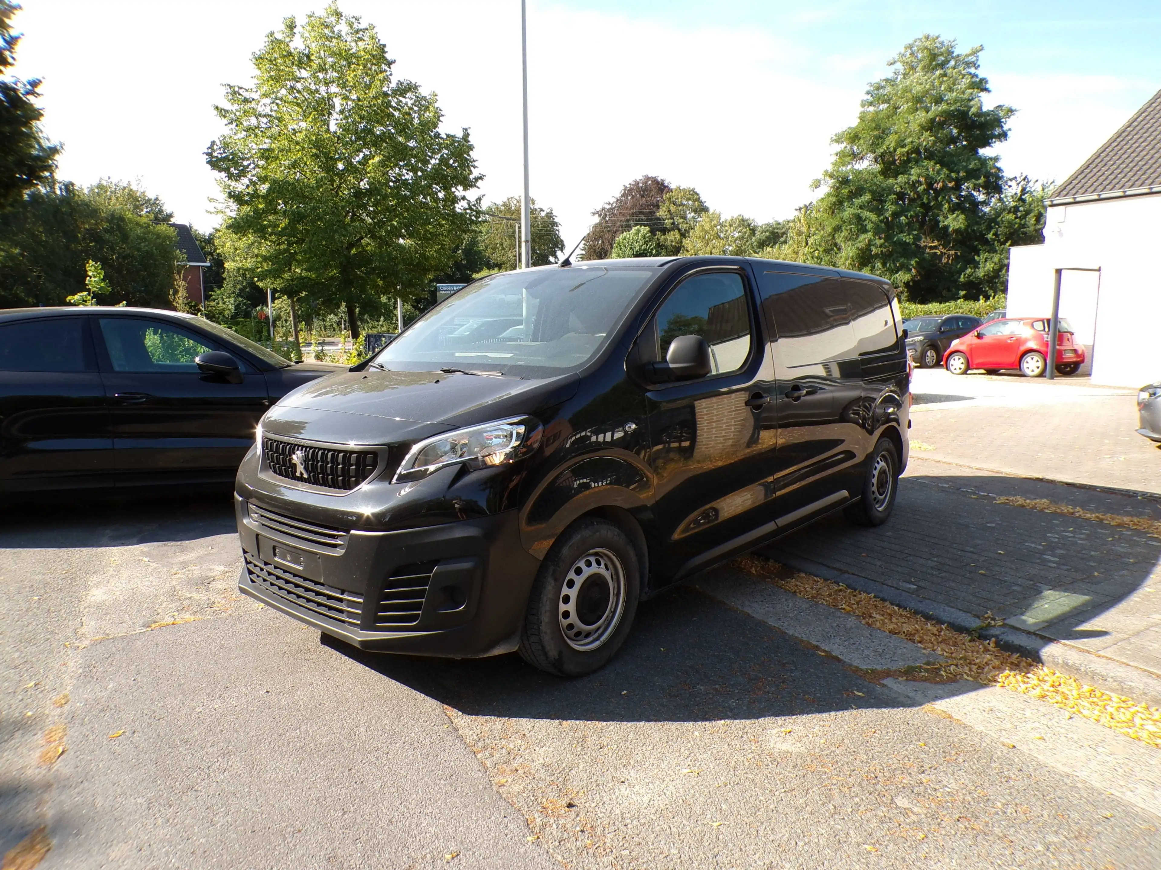 Peugeot Expert 2.0D 145pk AUTOMAAT 12500 netto zonder btw.