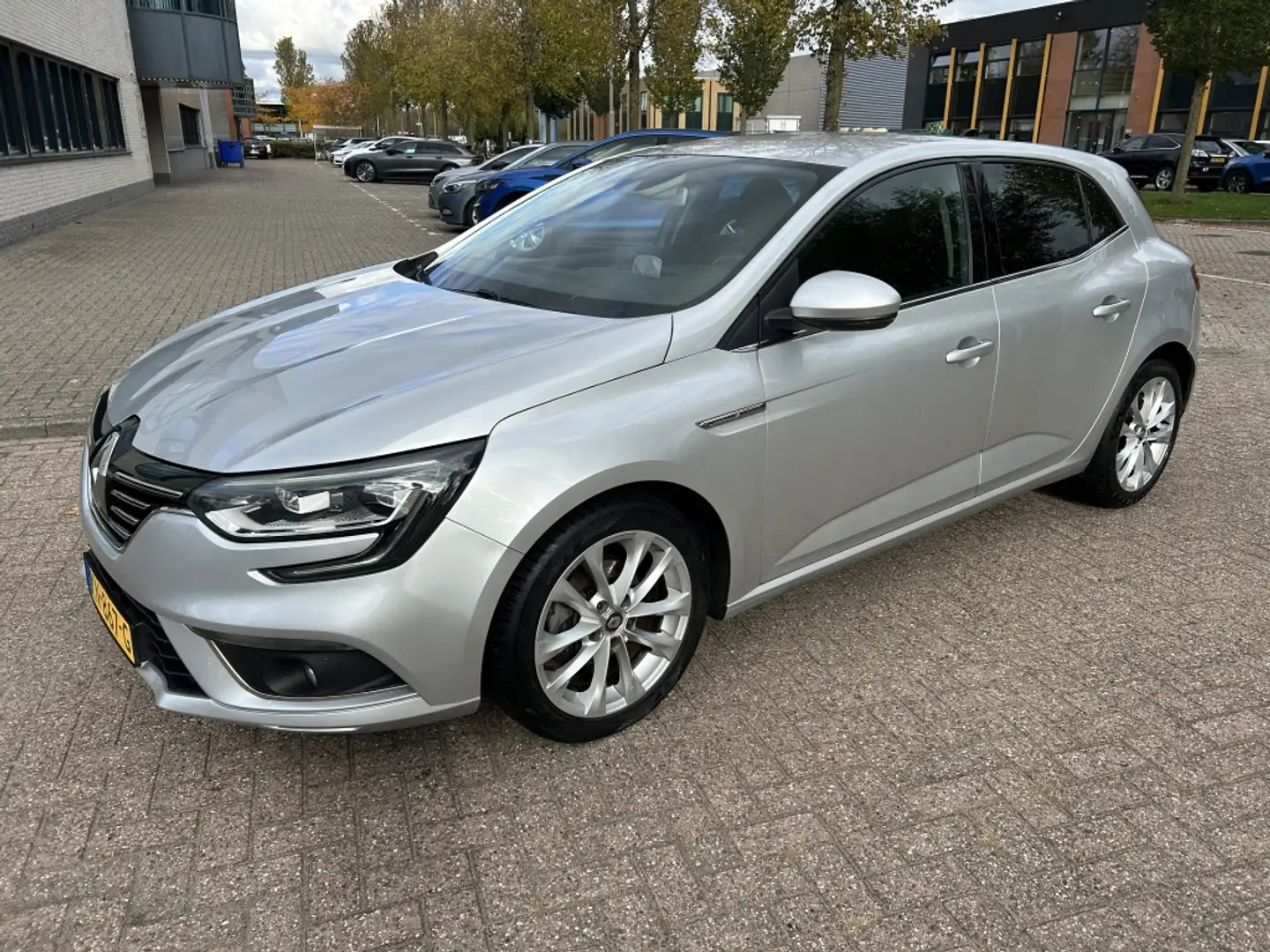 Renault Megane 1.2 TCe GT-Line 132PK LED SPORTST NAVI CRUISE. Grijs - 1
