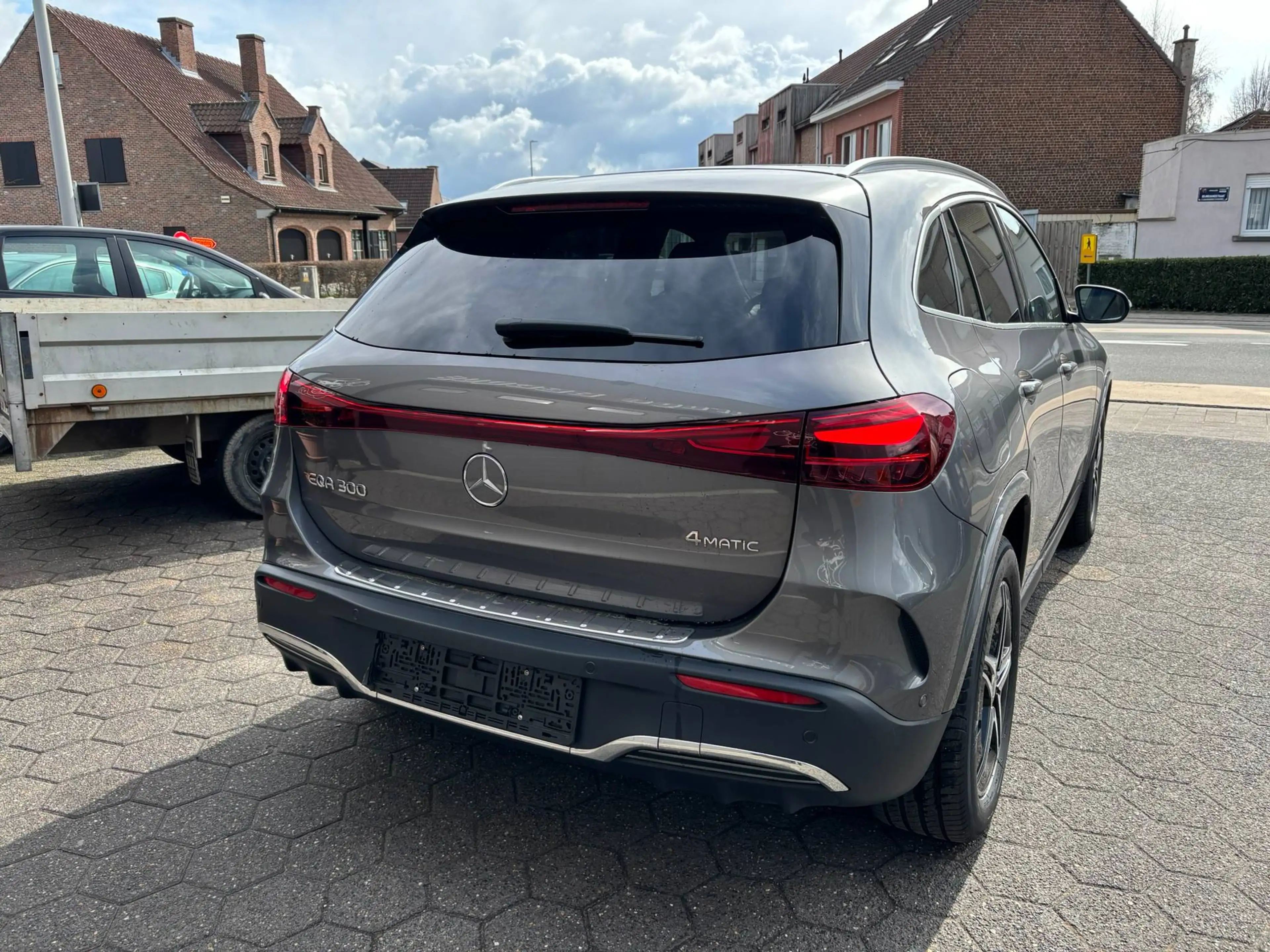 Mercedes-Benz EQA 300 EQA 66.5 kWh 300 4-Matic AMG Line AMG Line — photo 3