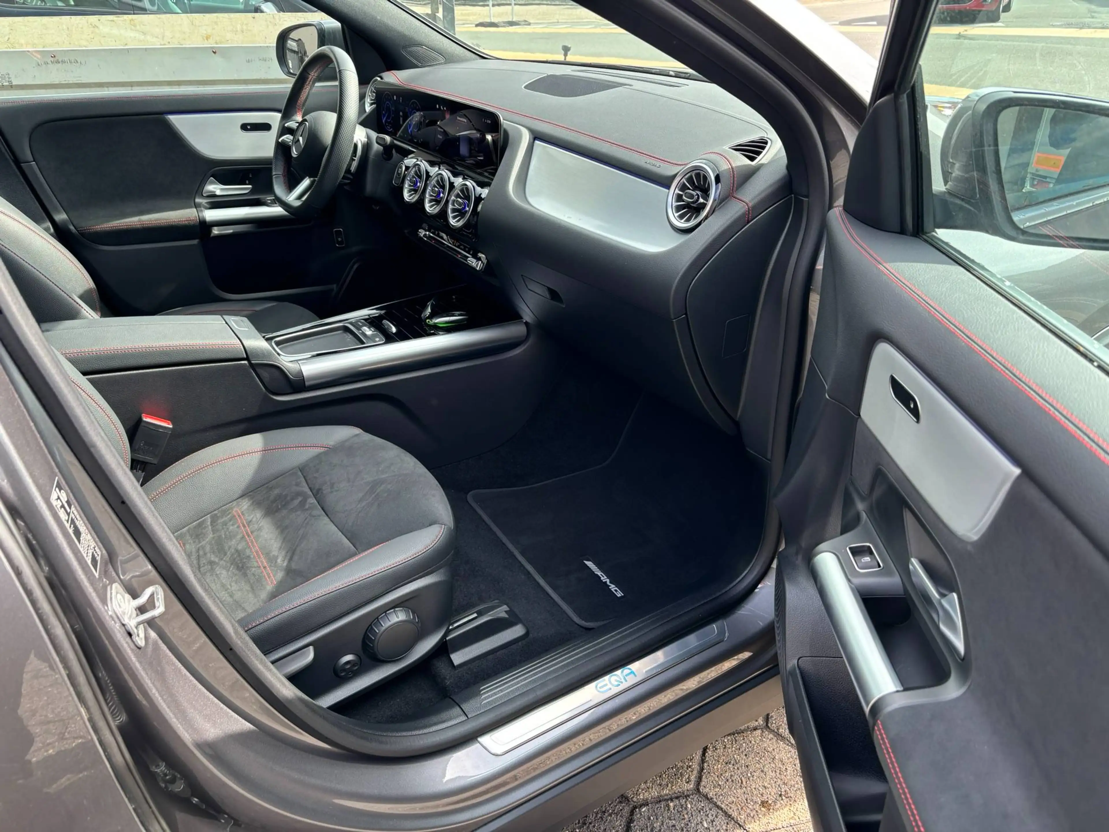 Mercedes-Benz EQA 300 EQA 66.5 kWh 300 4-Matic AMG Line AMG Line — photo 7