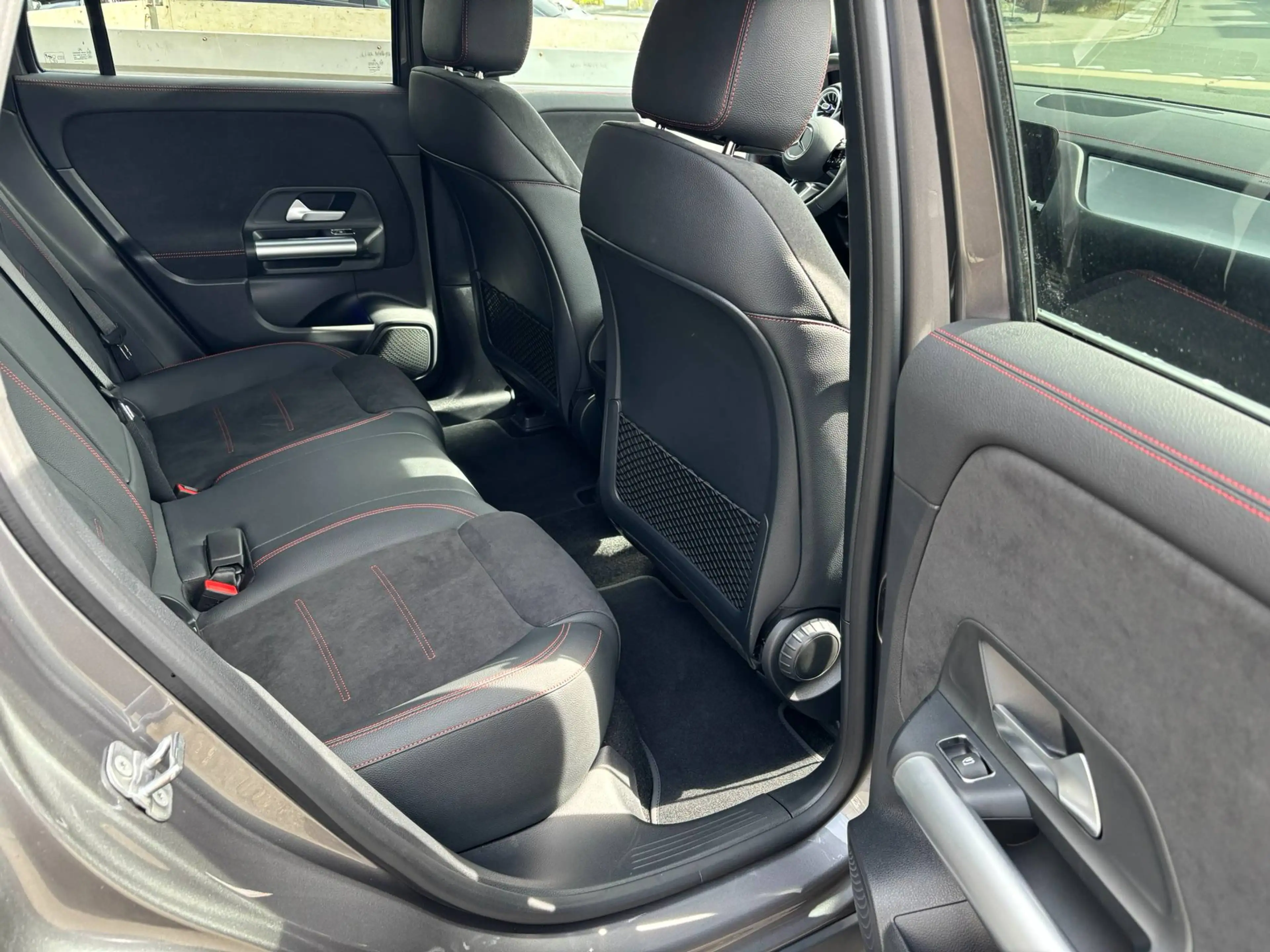 Mercedes-Benz EQA 300 EQA 66.5 kWh 300 4-Matic AMG Line AMG Line — photo 8