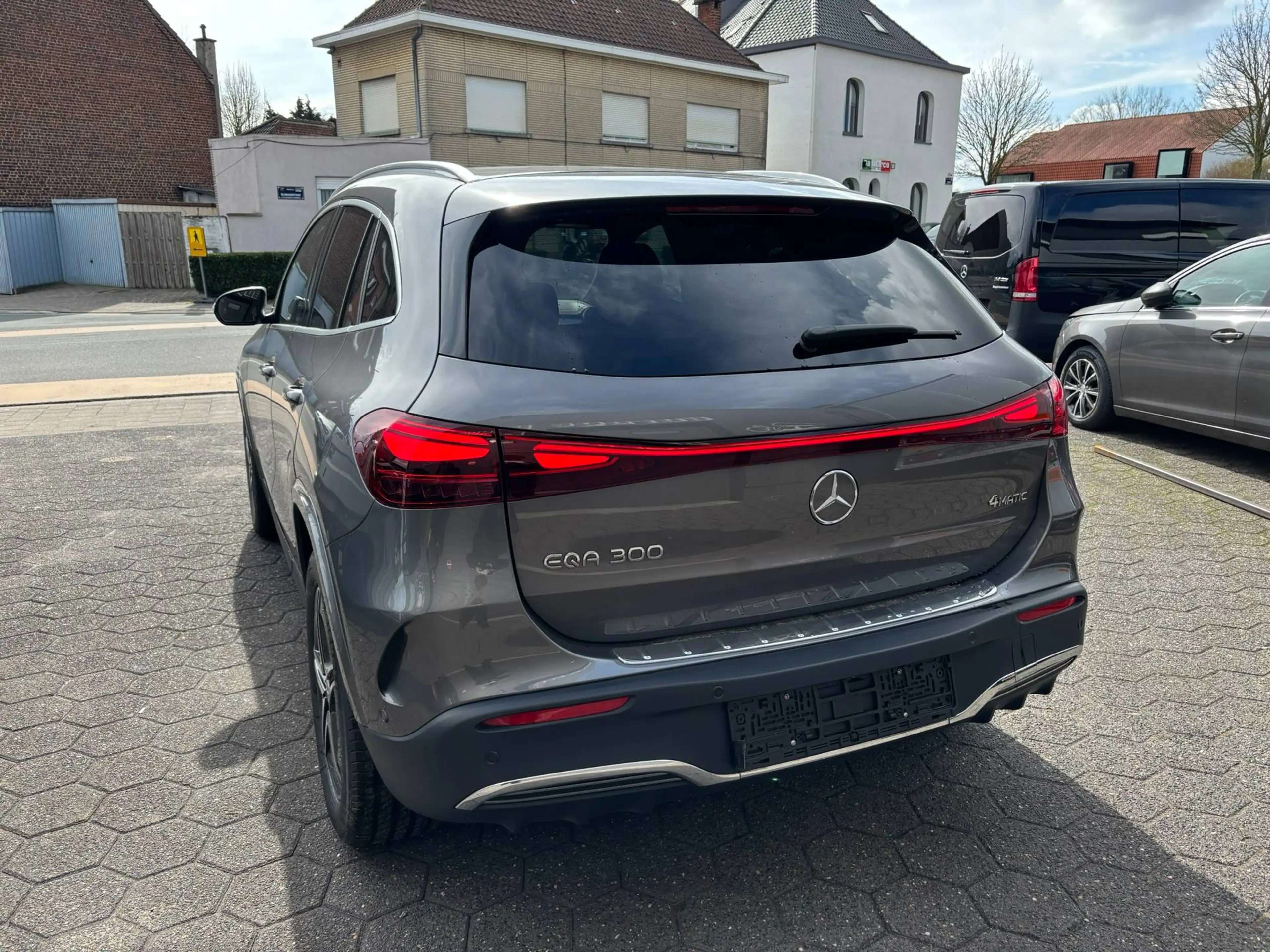 Mercedes-Benz EQA 300 EQA 66.5 kWh 300 4-Matic AMG Line AMG Line — photo 4
