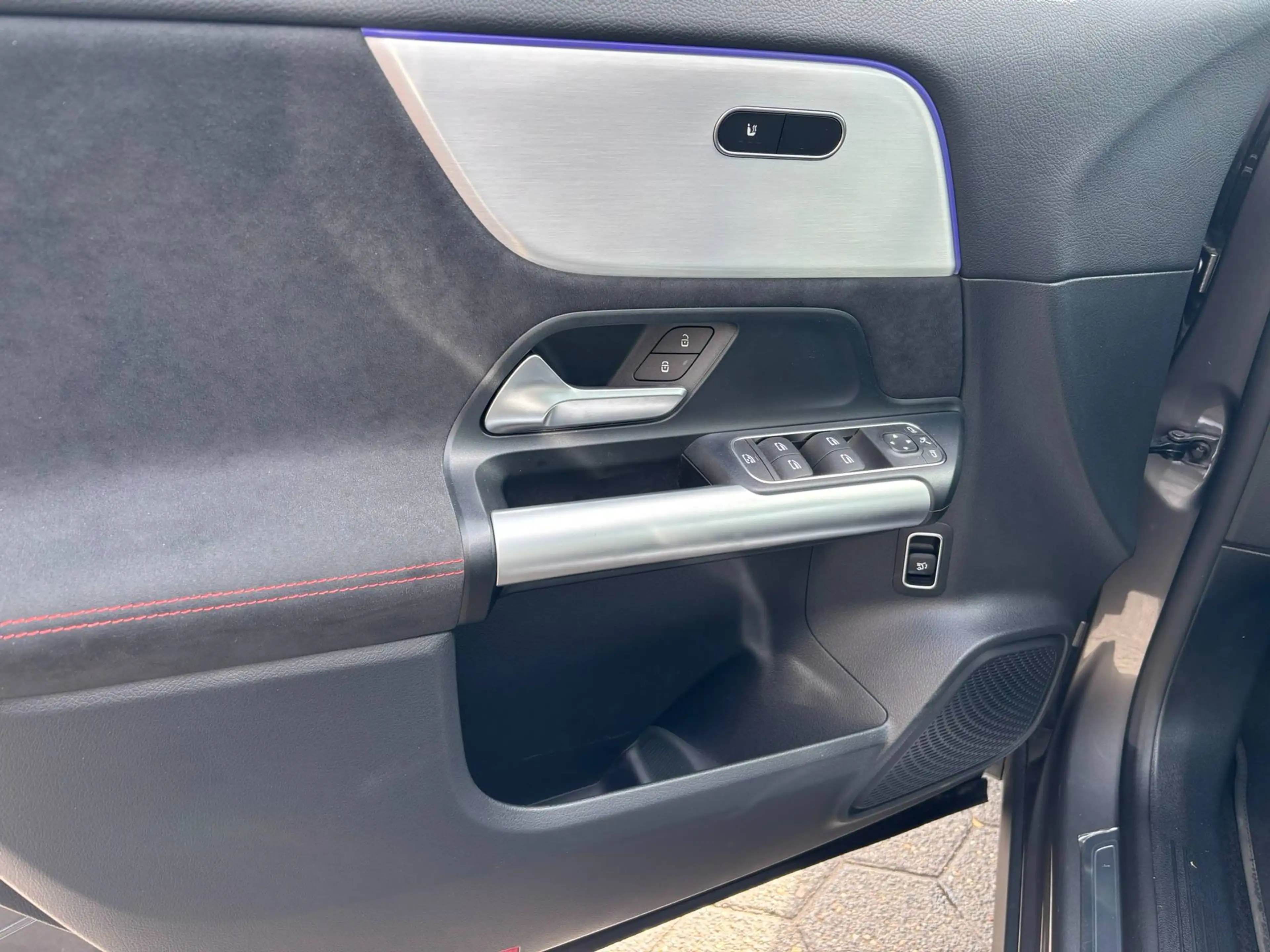 Mercedes-Benz EQA 300 EQA 66.5 kWh 300 4-Matic AMG Line AMG Line — photo 6