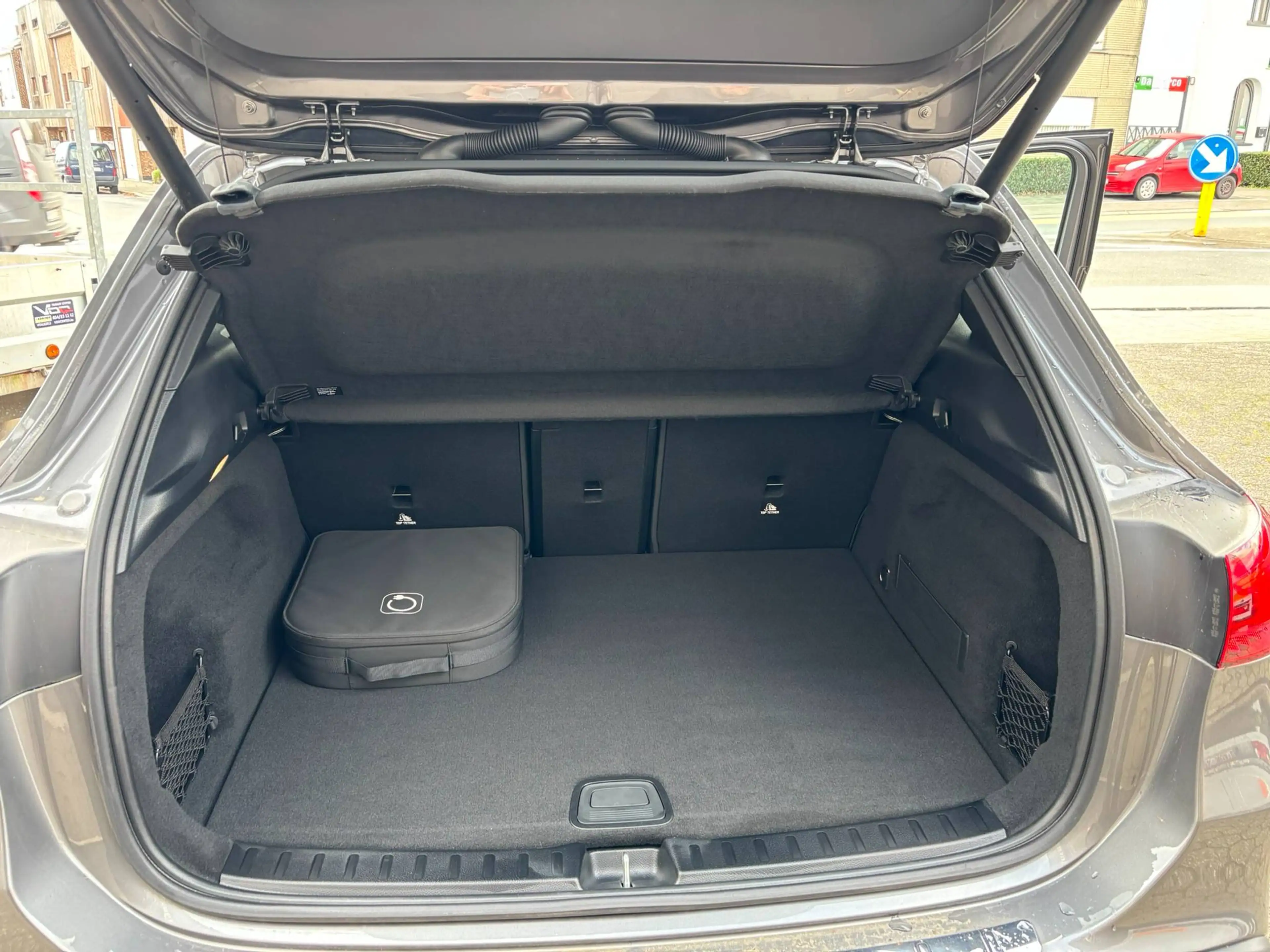 Mercedes-Benz EQA 300 EQA 66.5 kWh 300 4-Matic AMG Line AMG Line — photo 15