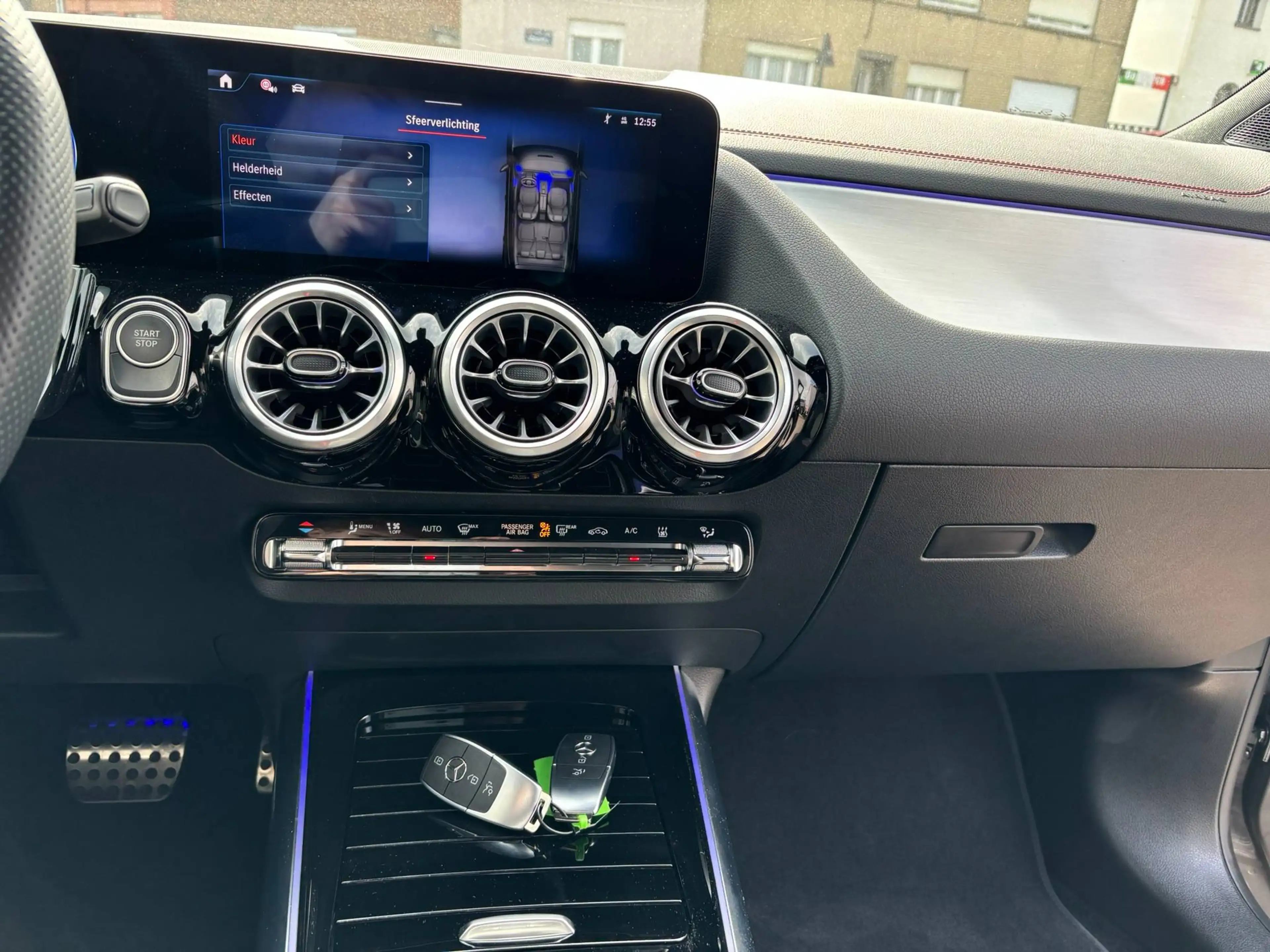 Mercedes-Benz EQA 300 EQA 66.5 kWh 300 4-Matic AMG Line AMG Line — photo 12