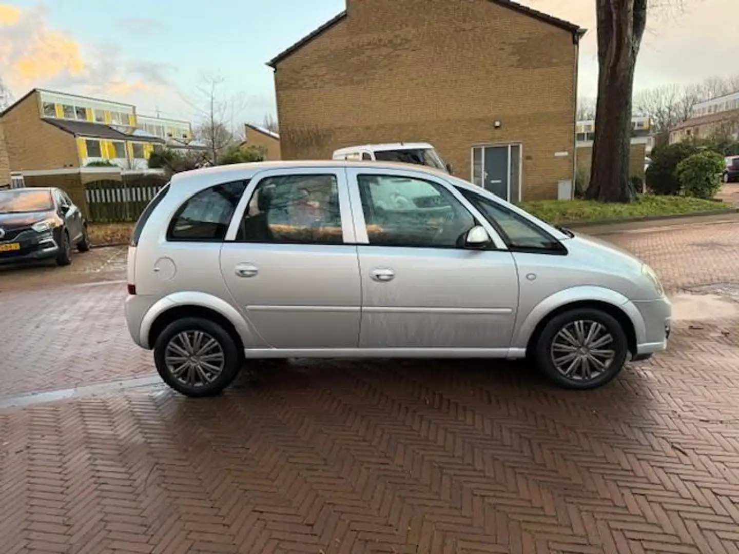 Opel Meriva Airco / 49.000 NAP / Tweede eigenaar / Leuke auto Gris - 2