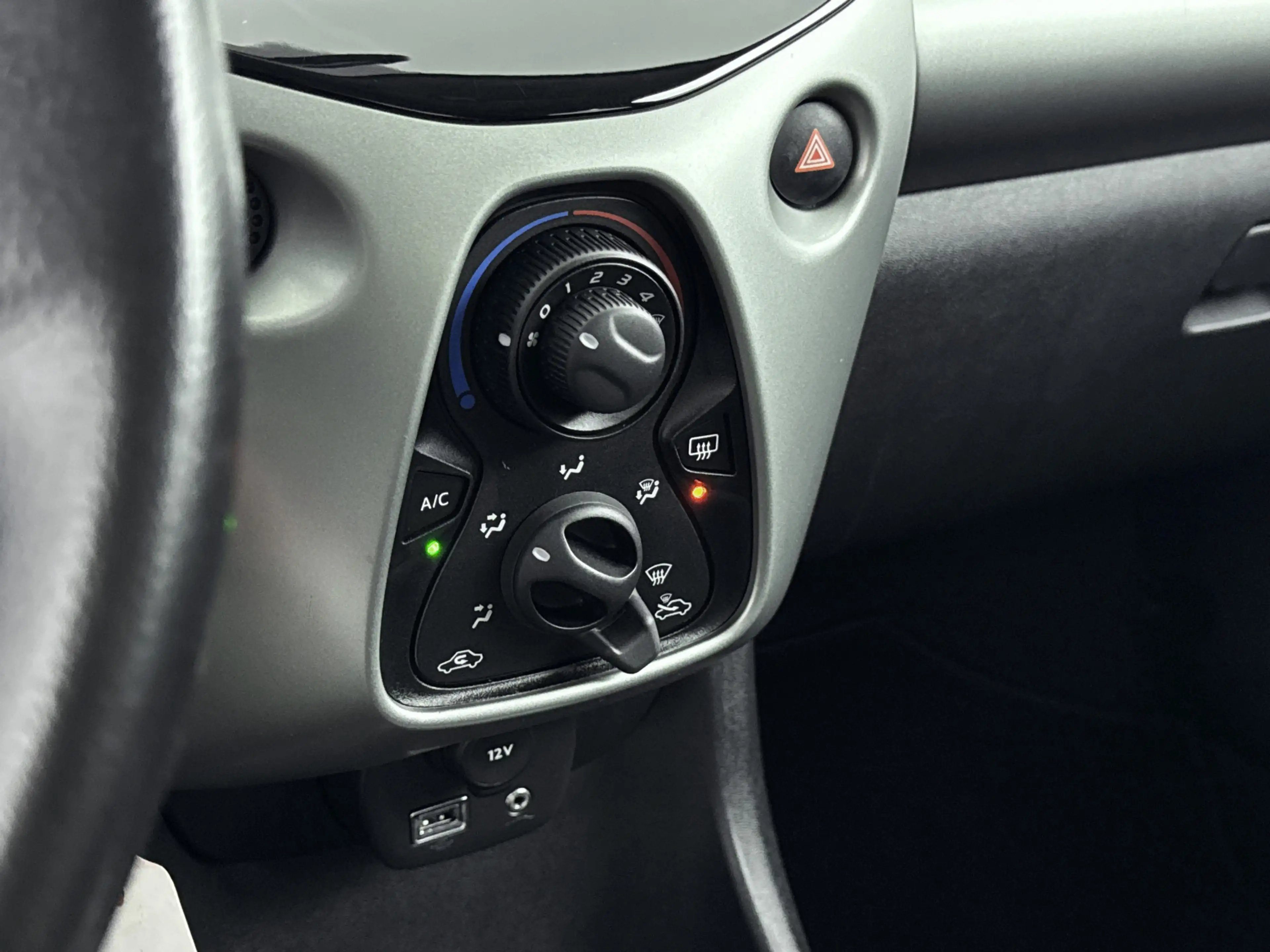Toyota Aygo 1.0 VVT-i x-play | Parkeercamera | Airco | Metalli — photo 10
