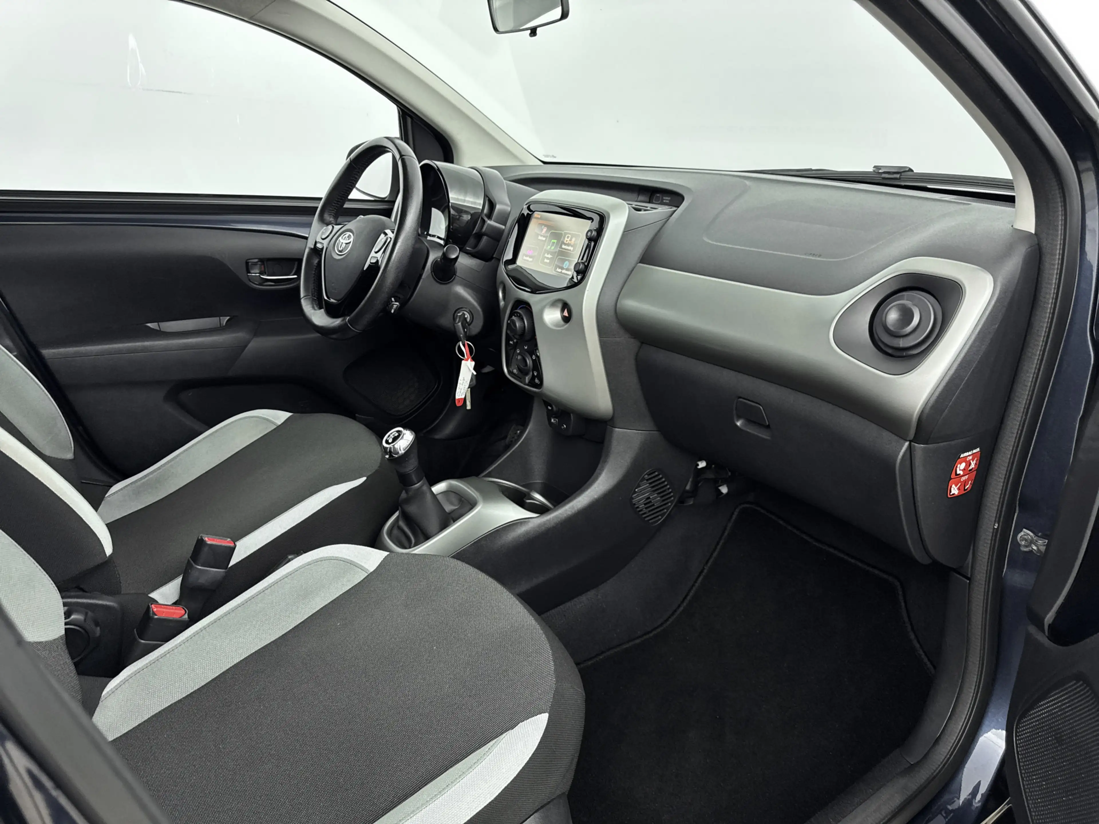 Toyota Aygo 1.0 VVT-i x-play | Parkeercamera | Airco | Metalli — photo 6
