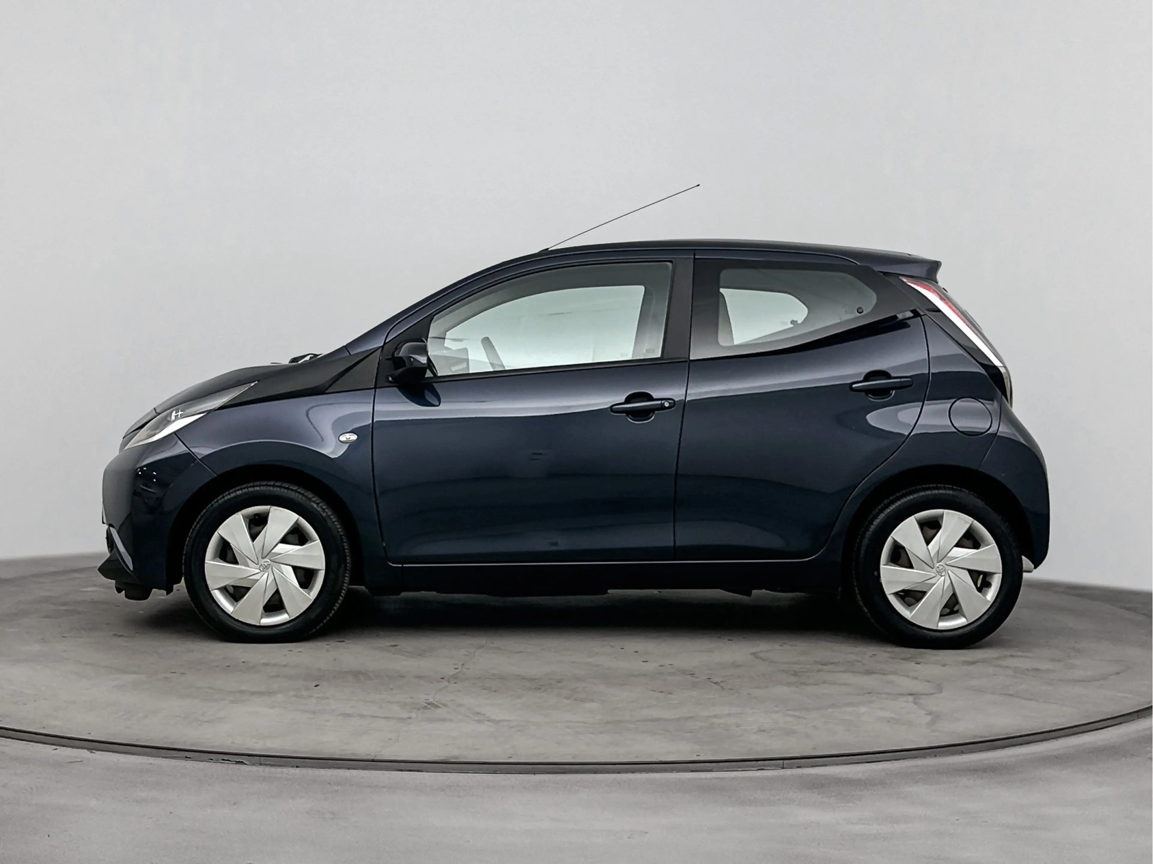 Toyota Aygo 1.0 VVT-i x-play | Parkeercamera | Airco | Metalli — photo 3