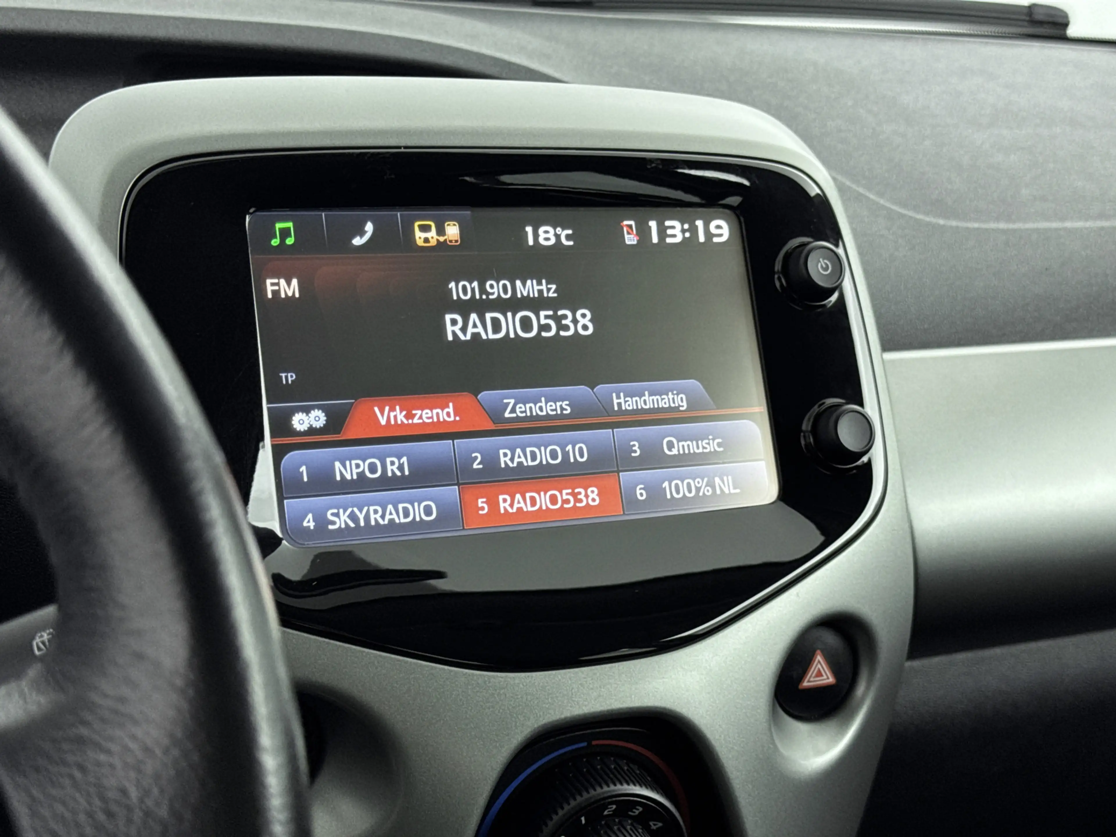 Toyota Aygo 1.0 VVT-i x-play | Parkeercamera | Airco | Metalli — photo 7