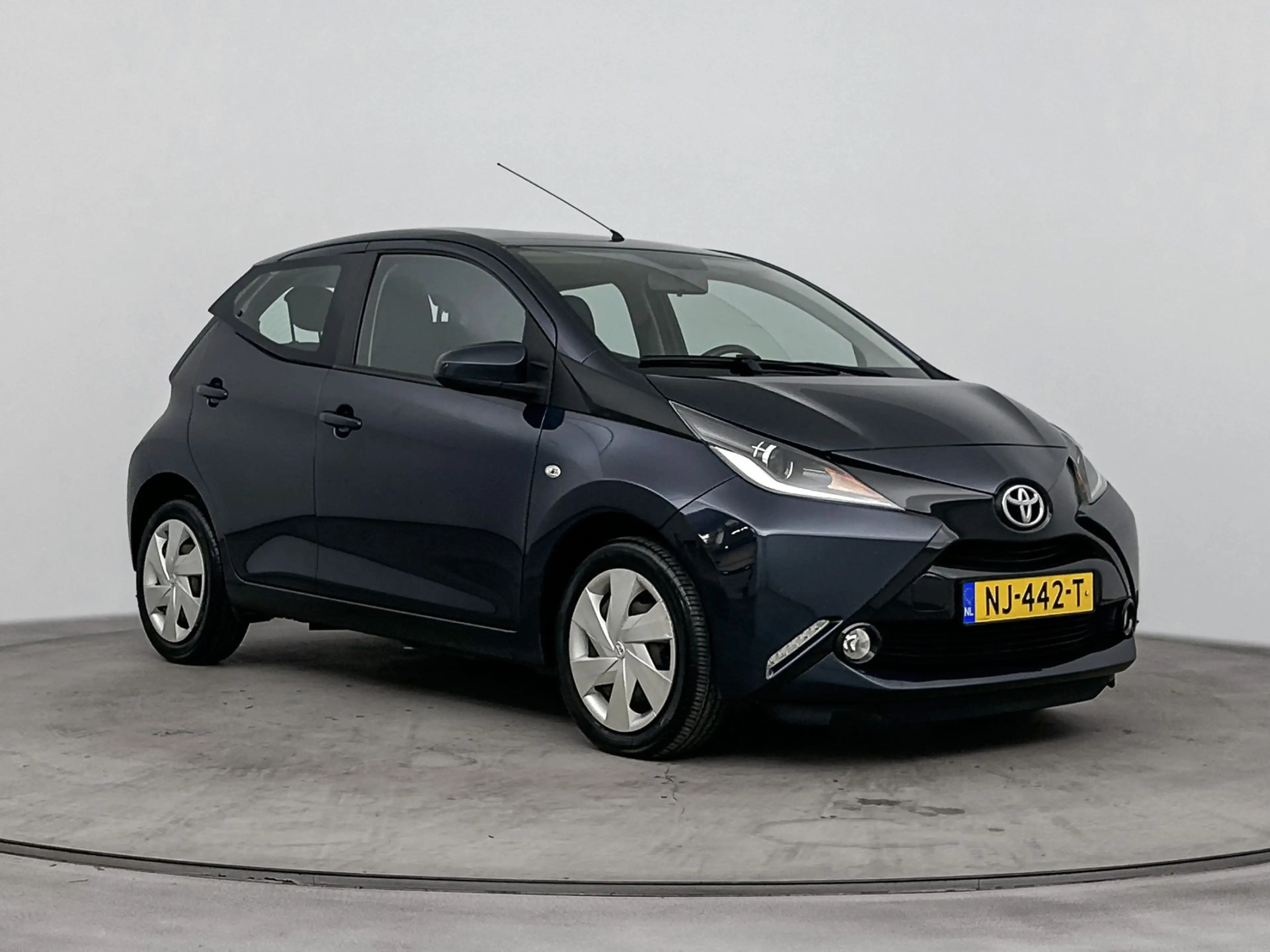 Toyota Aygo 1.0 VVT-i x-play | Parkeercamera | Airco | Metalli — photo 13