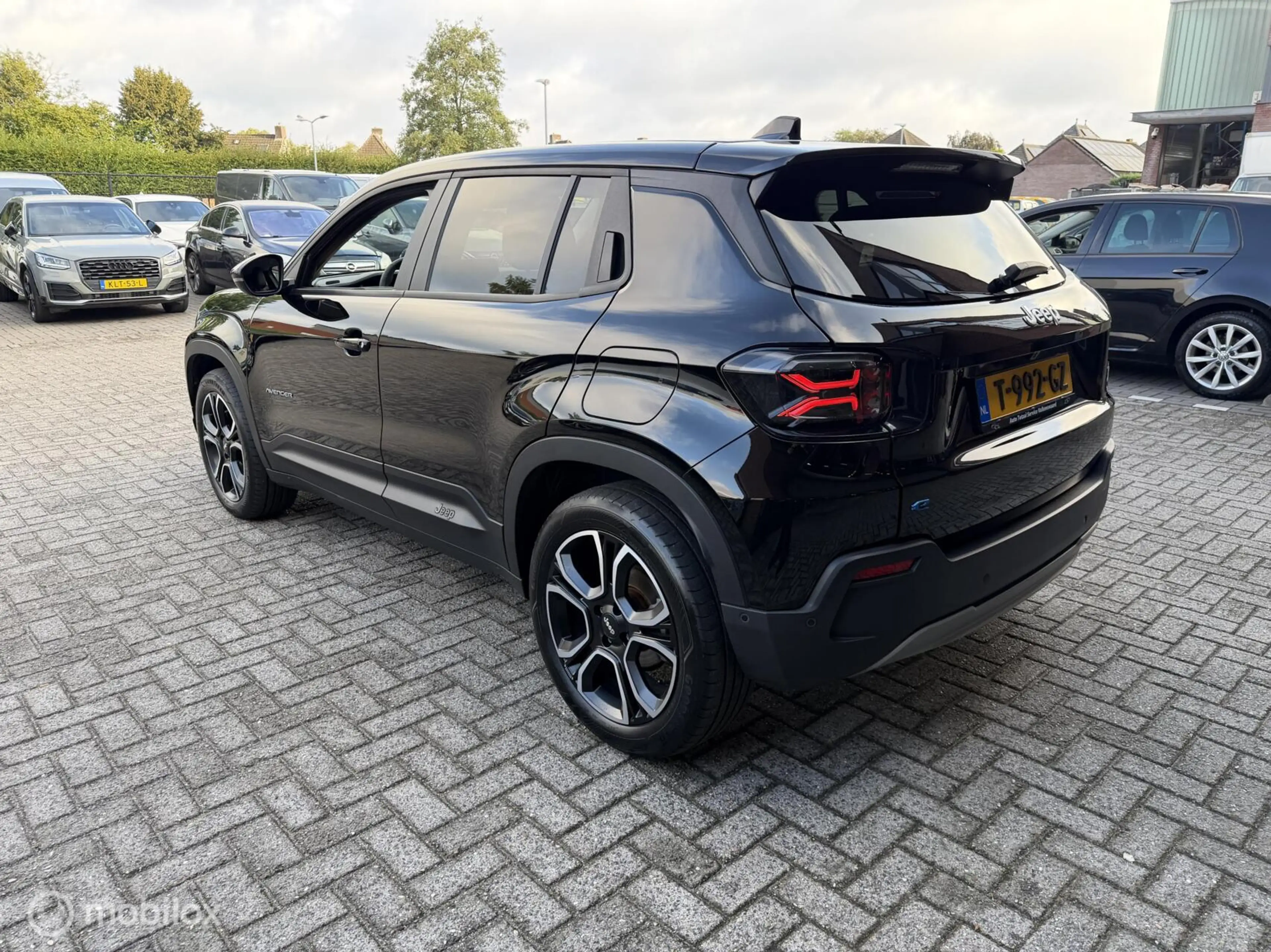 Jeep Avenger Summit 54 kWh NAVI*CAMERA*ACC*PDC*CARPLAY*LED* — photo 6
