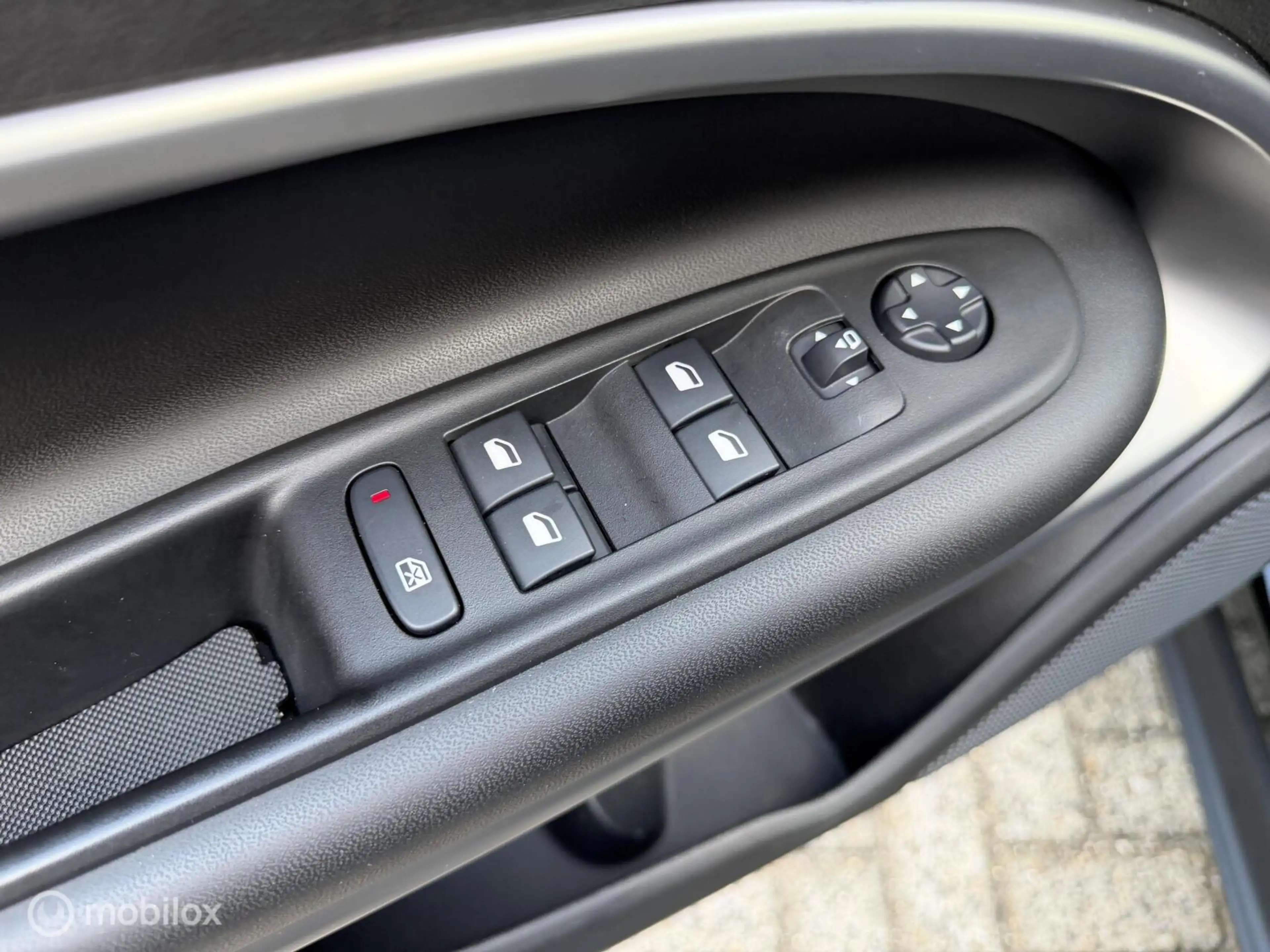 Jeep Avenger Summit 54 kWh NAVI*CAMERA*ACC*PDC*CARPLAY*LED* — photo 22