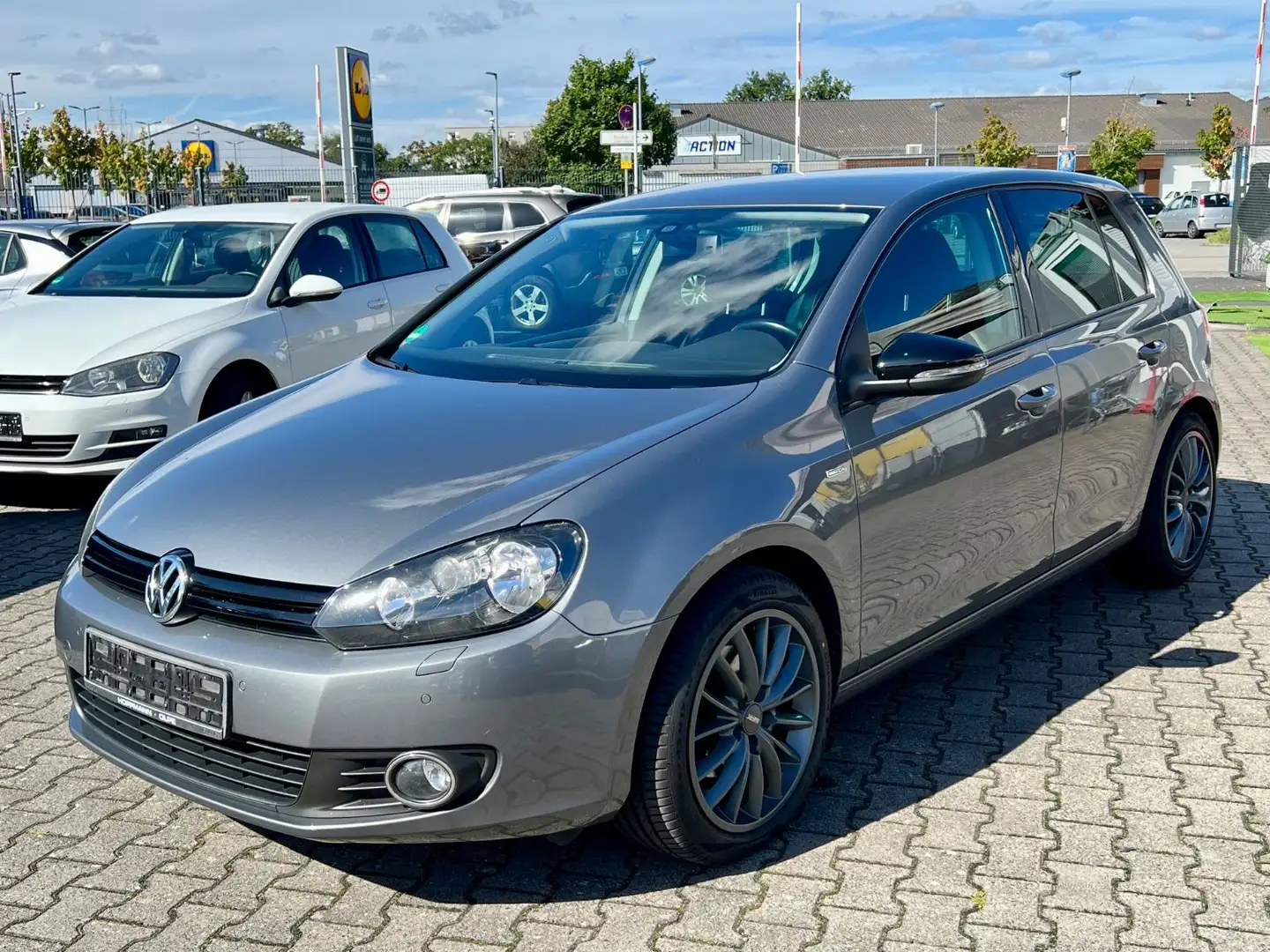 Volkswagen Golf VI Match 2.0 TDI Grau - 1