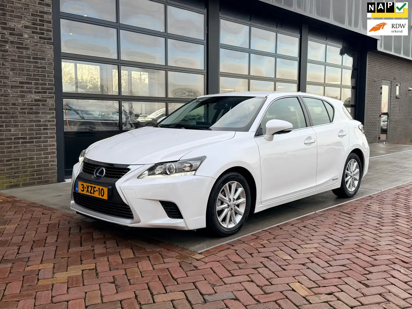 Lexus CT 200h | Alcantara | Clima | Cruise | Weiß - 1