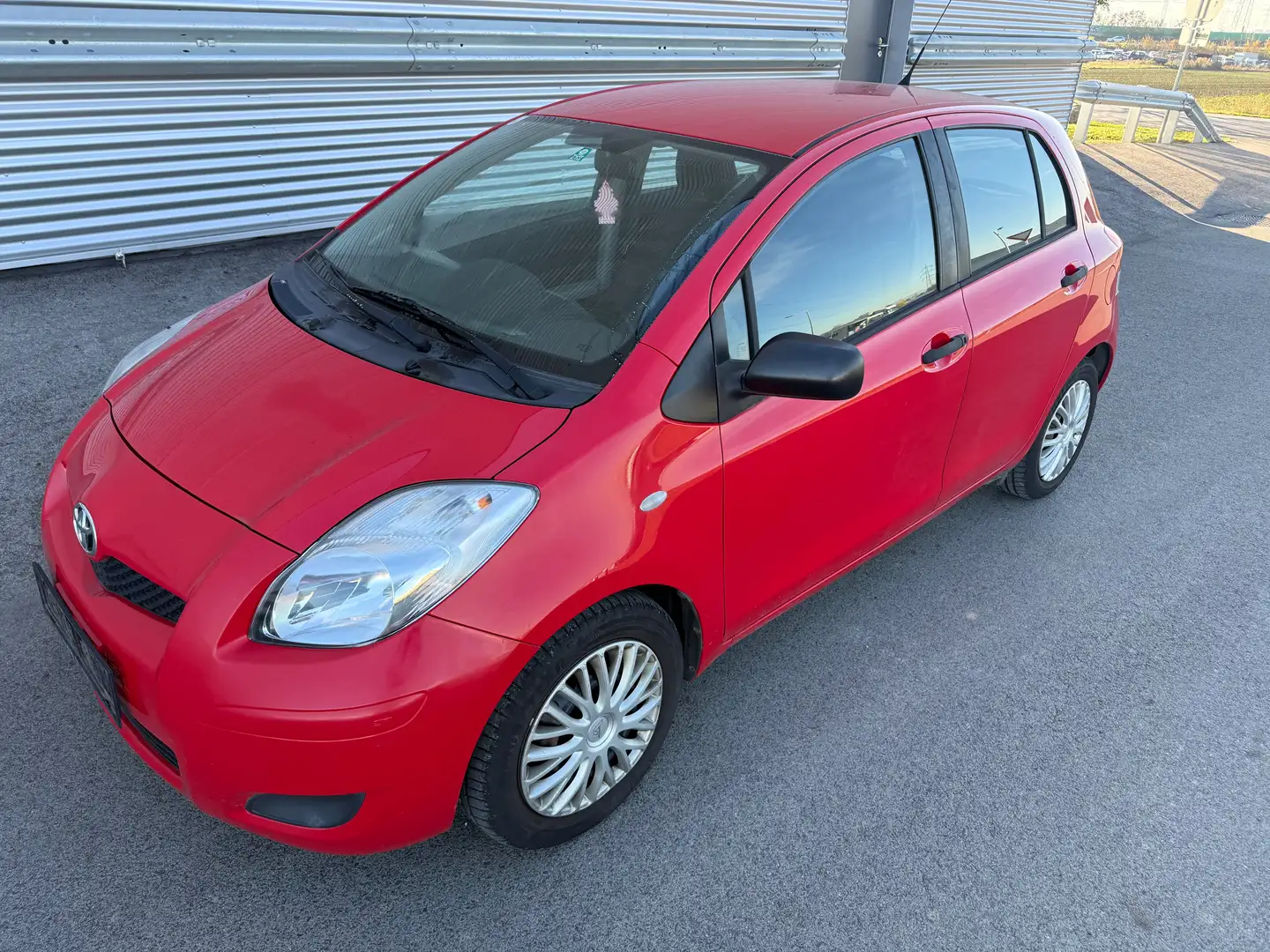 Toyota Yaris 1,0 VVT-i Luna ID:115 Rot - 1