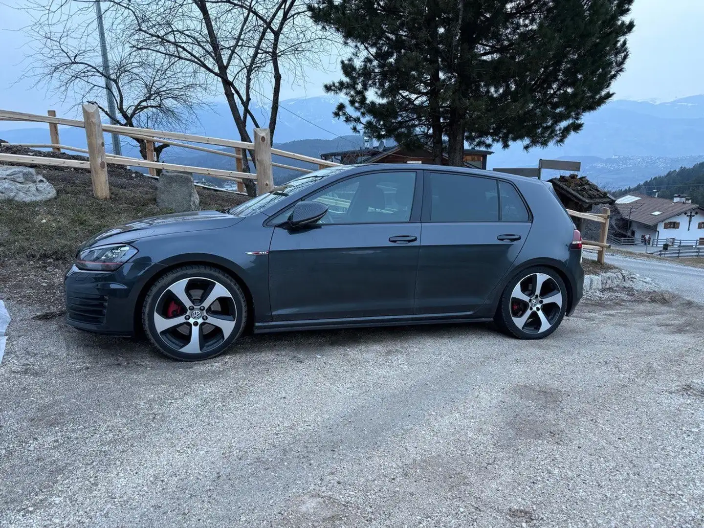 Volkswagen Golf GTI Performance BlueMotion Technology DSG - 2