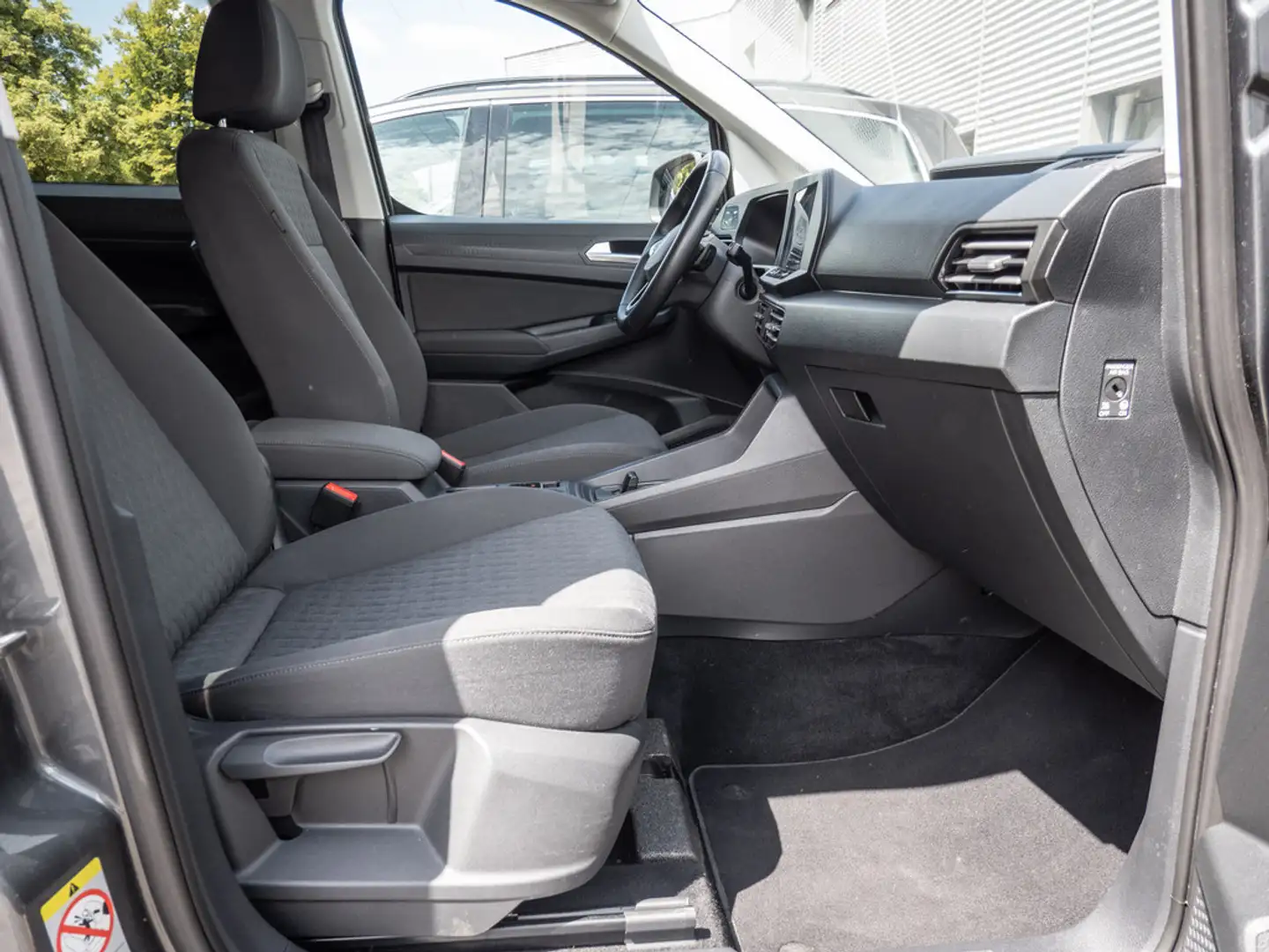 Volkswagen Caddy 2.0 TDI DSG Life SHZ NAVI AHK ACC LED Šedá - 2