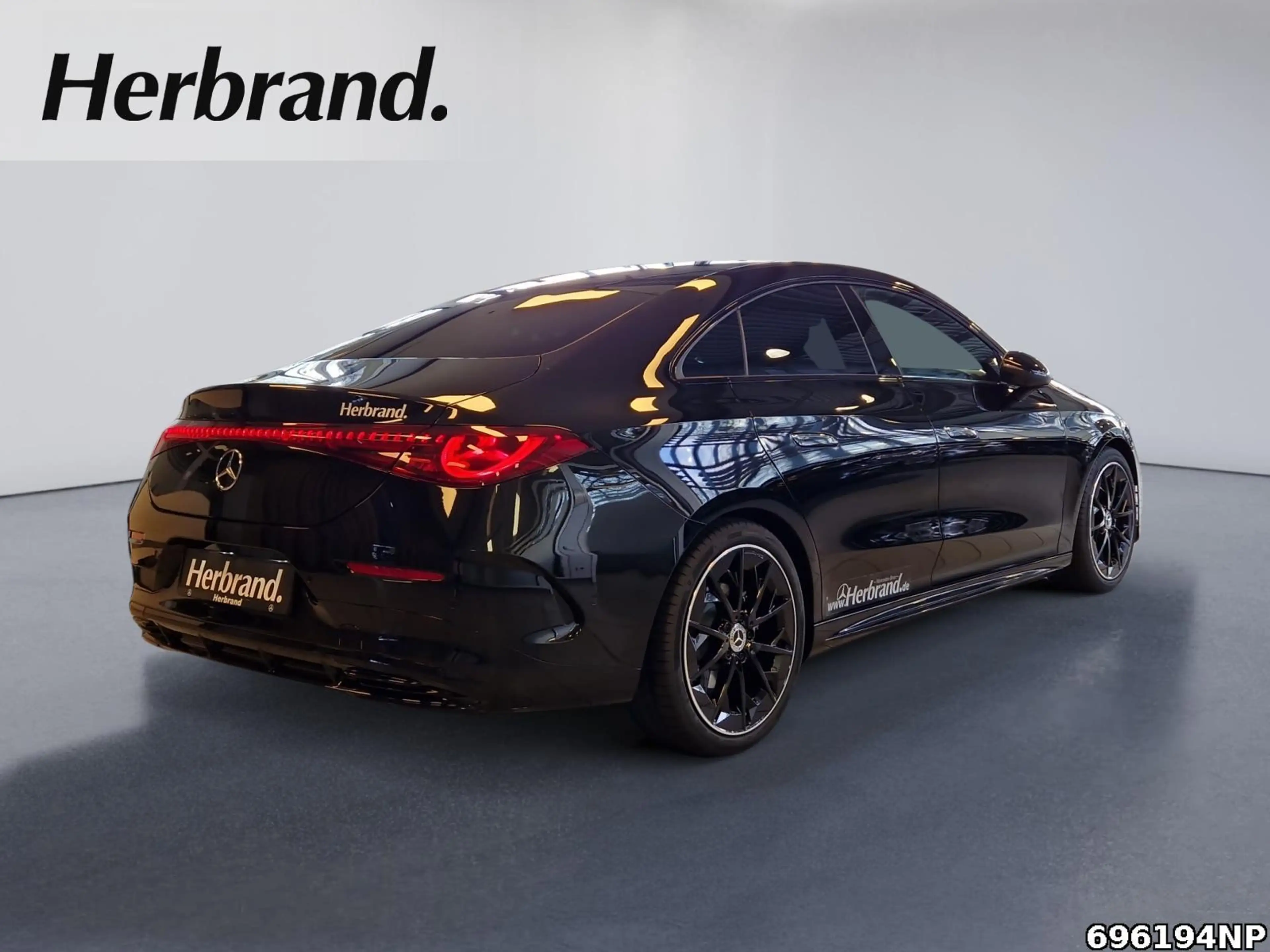Mercedes-Benz CLA 200 AMG-LINE+BURMESTER+AHK+DISTRONIC+MULTIB — photo 3
