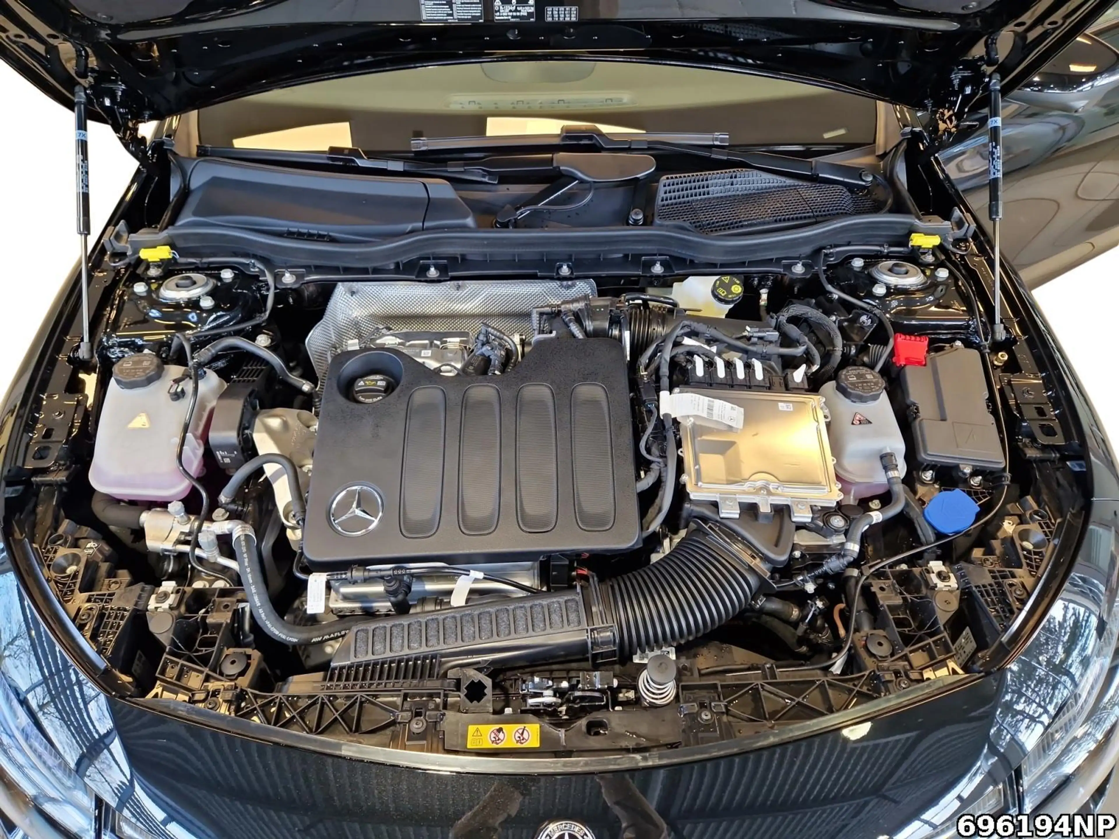 Mercedes-Benz CLA 200 AMG-LINE+BURMESTER+AHK+DISTRONIC+MULTIB — photo 7