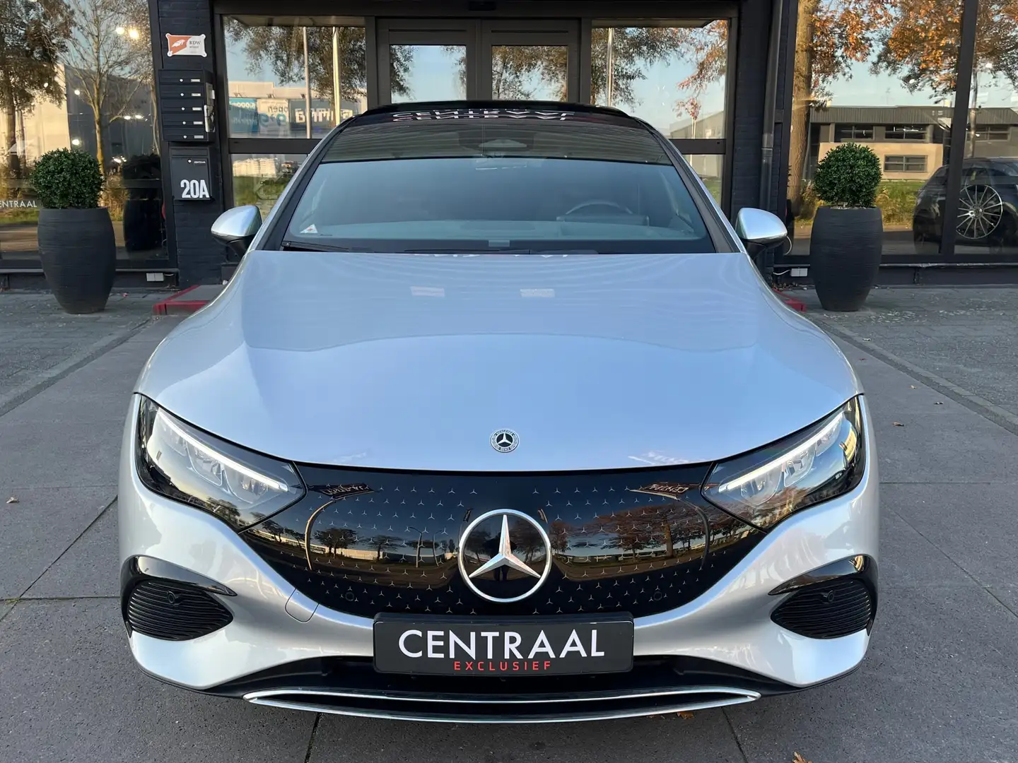 Mercedes-Benz EQE 300 Luxury Line 89 kWh|Pano|Burmester|Head-Up|Memory|C Grijs - 2