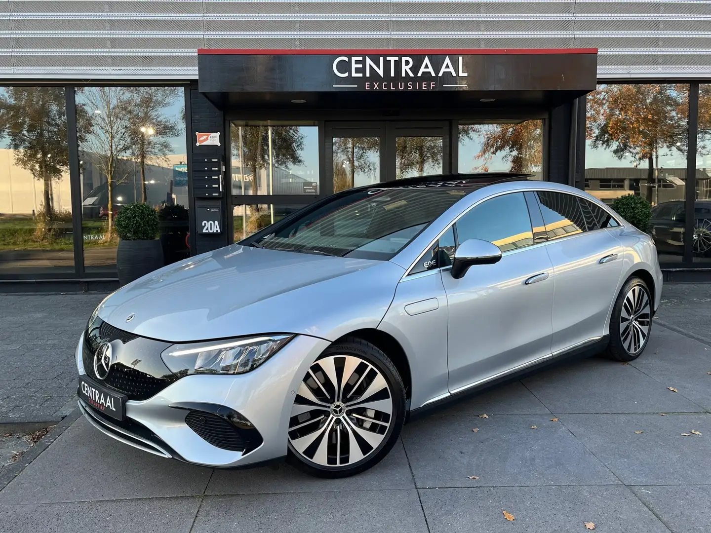 Mercedes-Benz EQE 300 Luxury Line 89 kWh|Pano|Burmester|Head-Up|Memory|C Grijs - 1