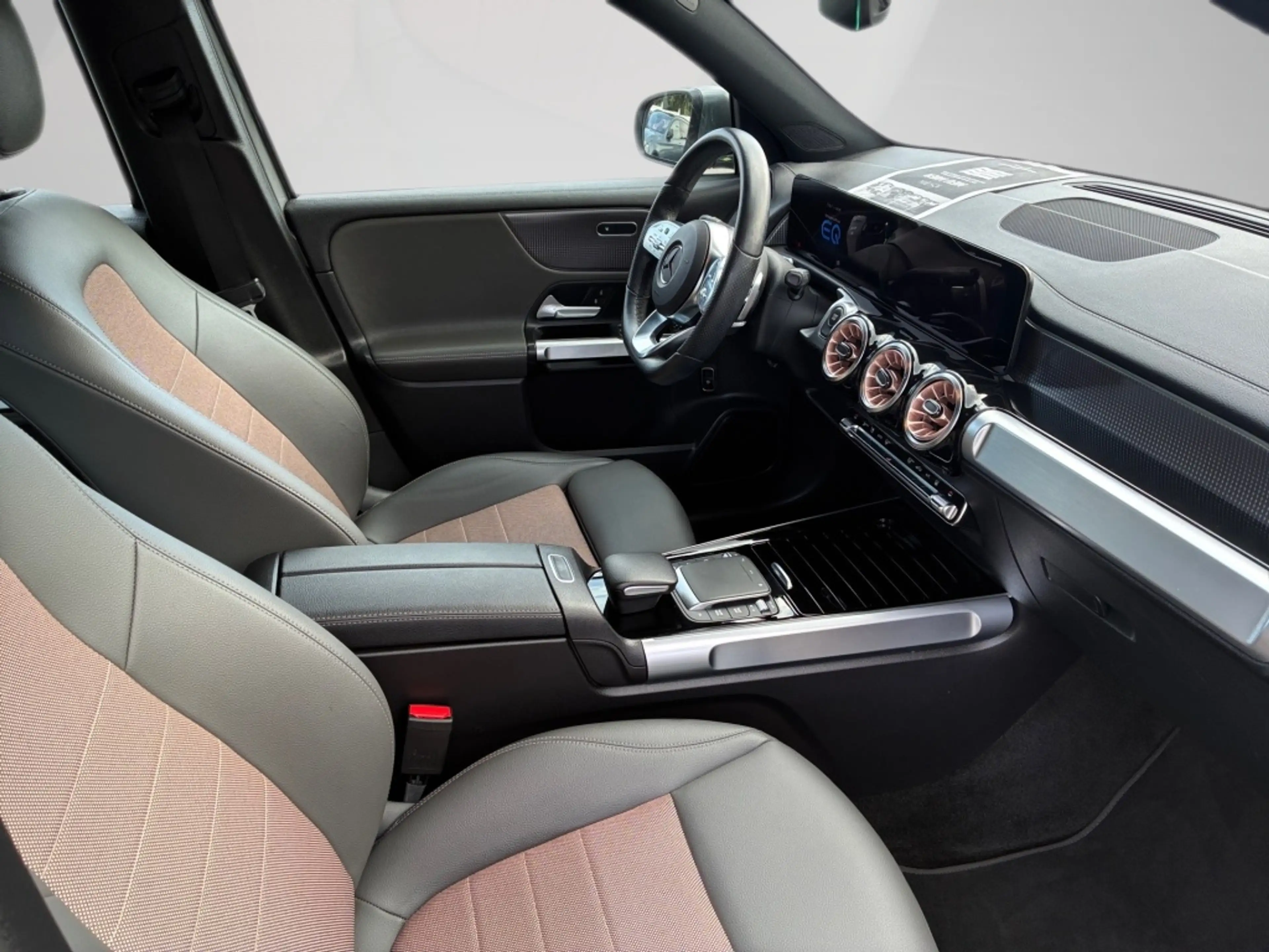 Mercedes-Benz EQB 300 4M ELECTRIC ART ADVANCED+ LED KAMERA — photo 16