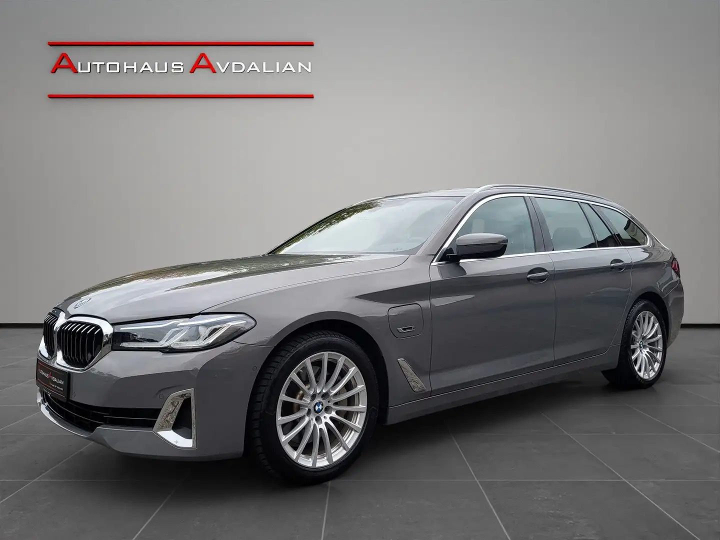 BMW 530 e Touring Luxury Line PANO|LASER|HUD|R-KAM Gris - 1