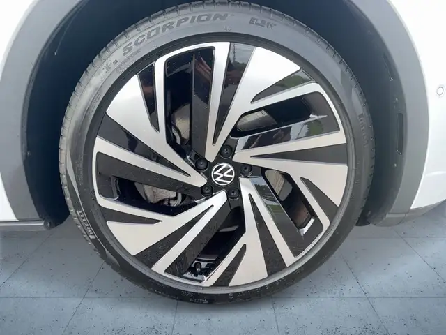 Volkswagen Id.5 view 8