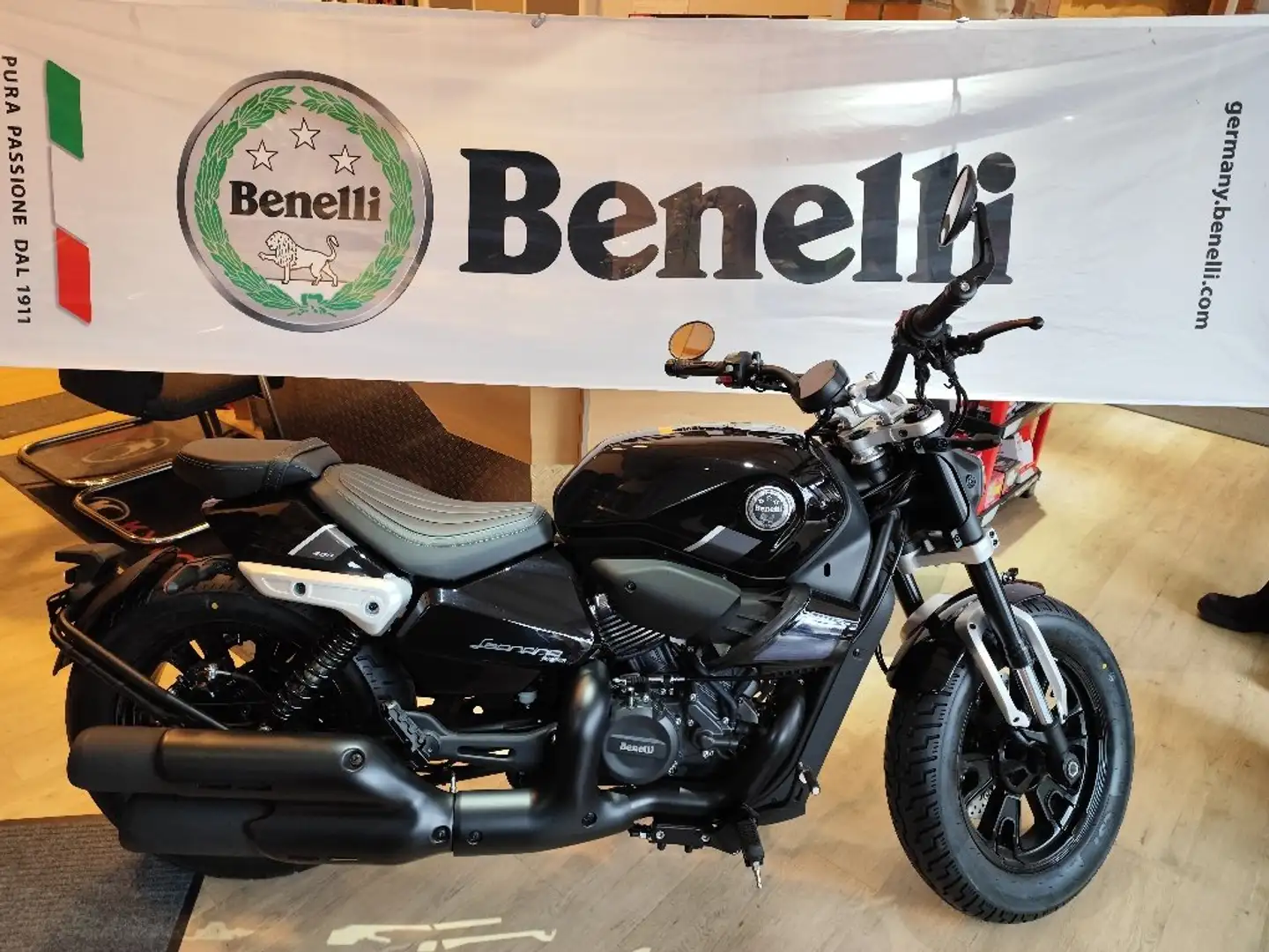 Benelli Leoncino Bobber 400 Negru - 2