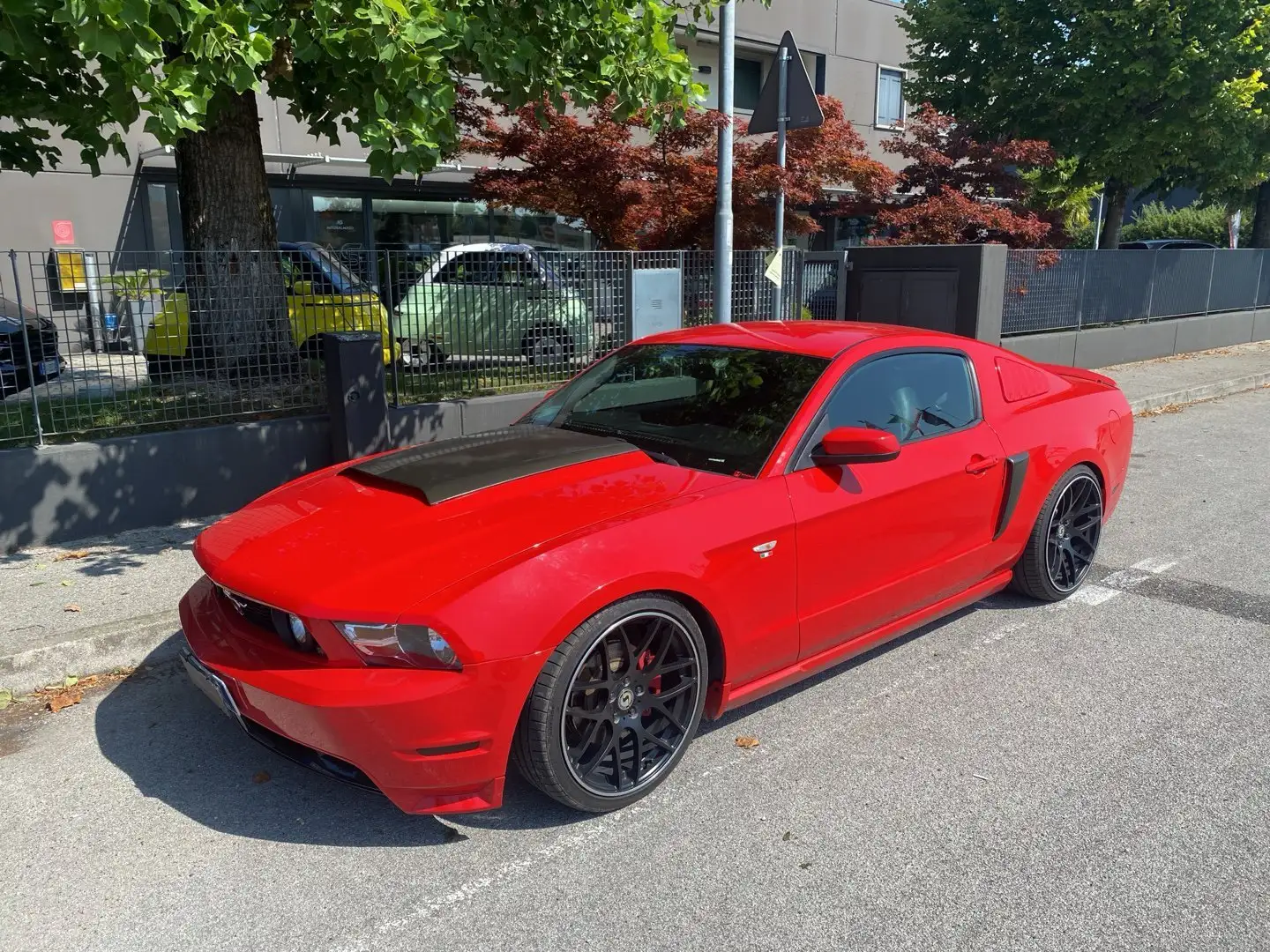 Ford Mustang 3.700 V6 AT 305 CV Rosso - 1