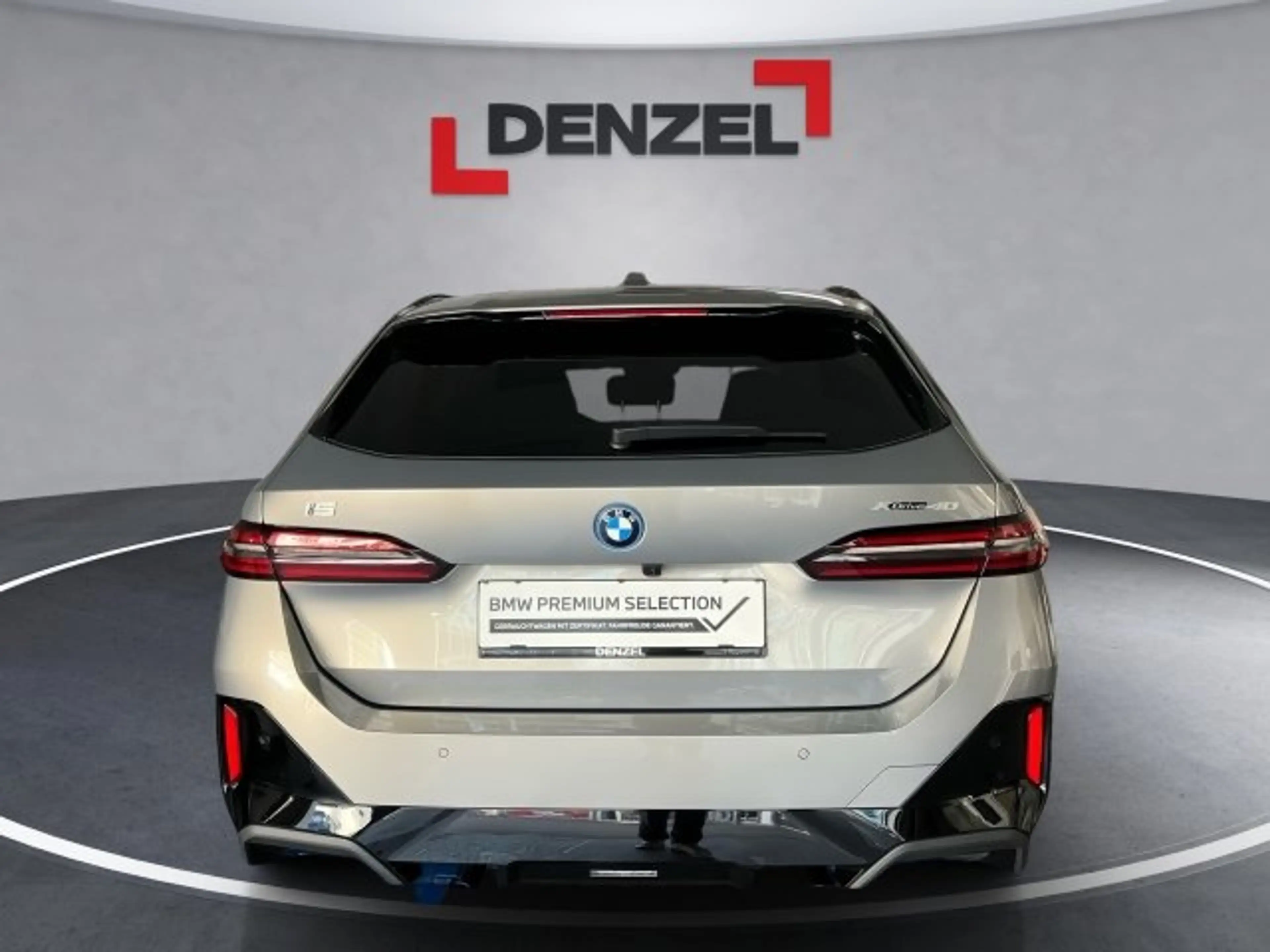 BMW i5 xDrive40 Touring — photo 5