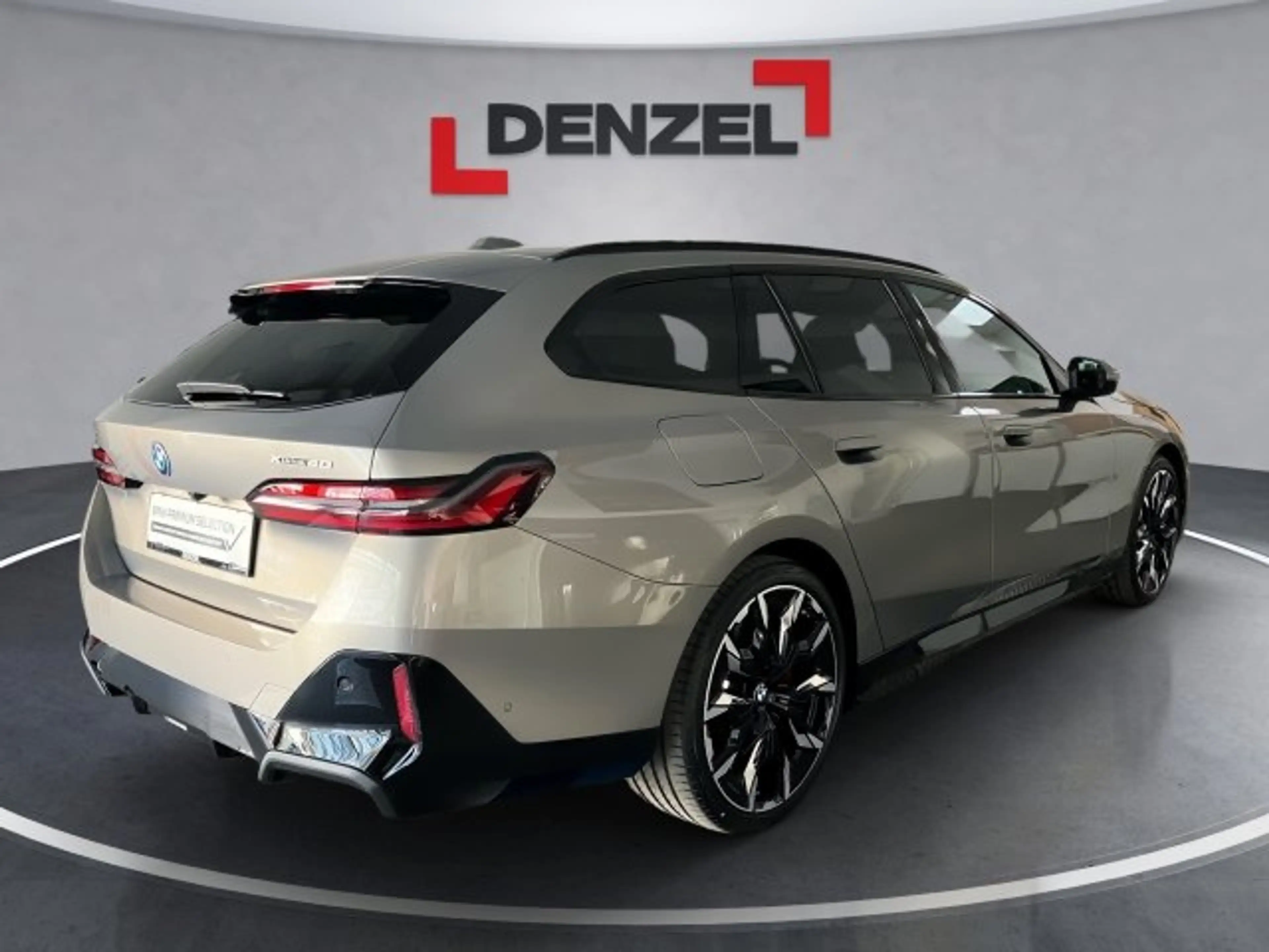 BMW i5 xDrive40 Touring — photo 6