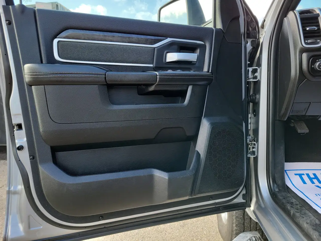 RAM 3500 снимка RAM 3500