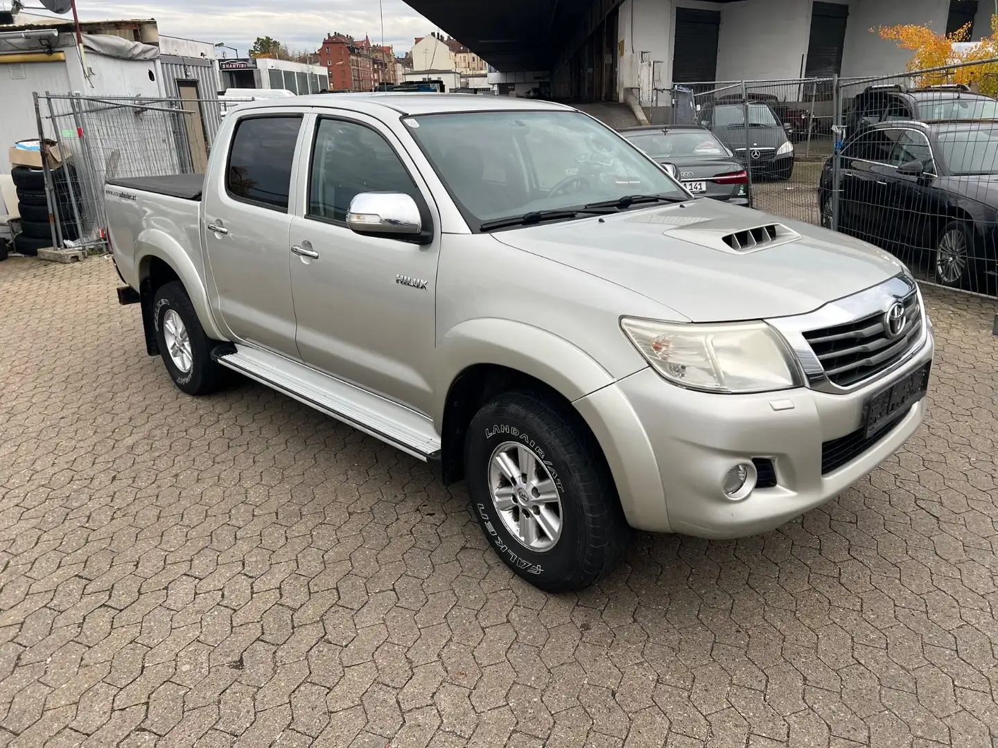 Toyota Hilux Goud - 2